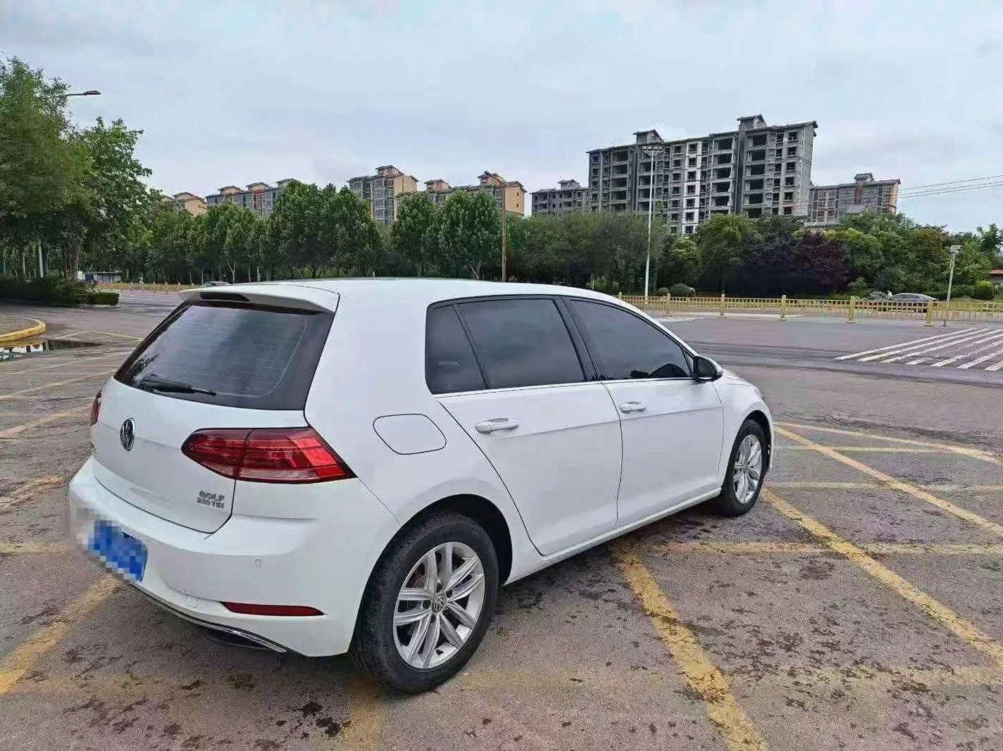大众高尔夫 后面外观一