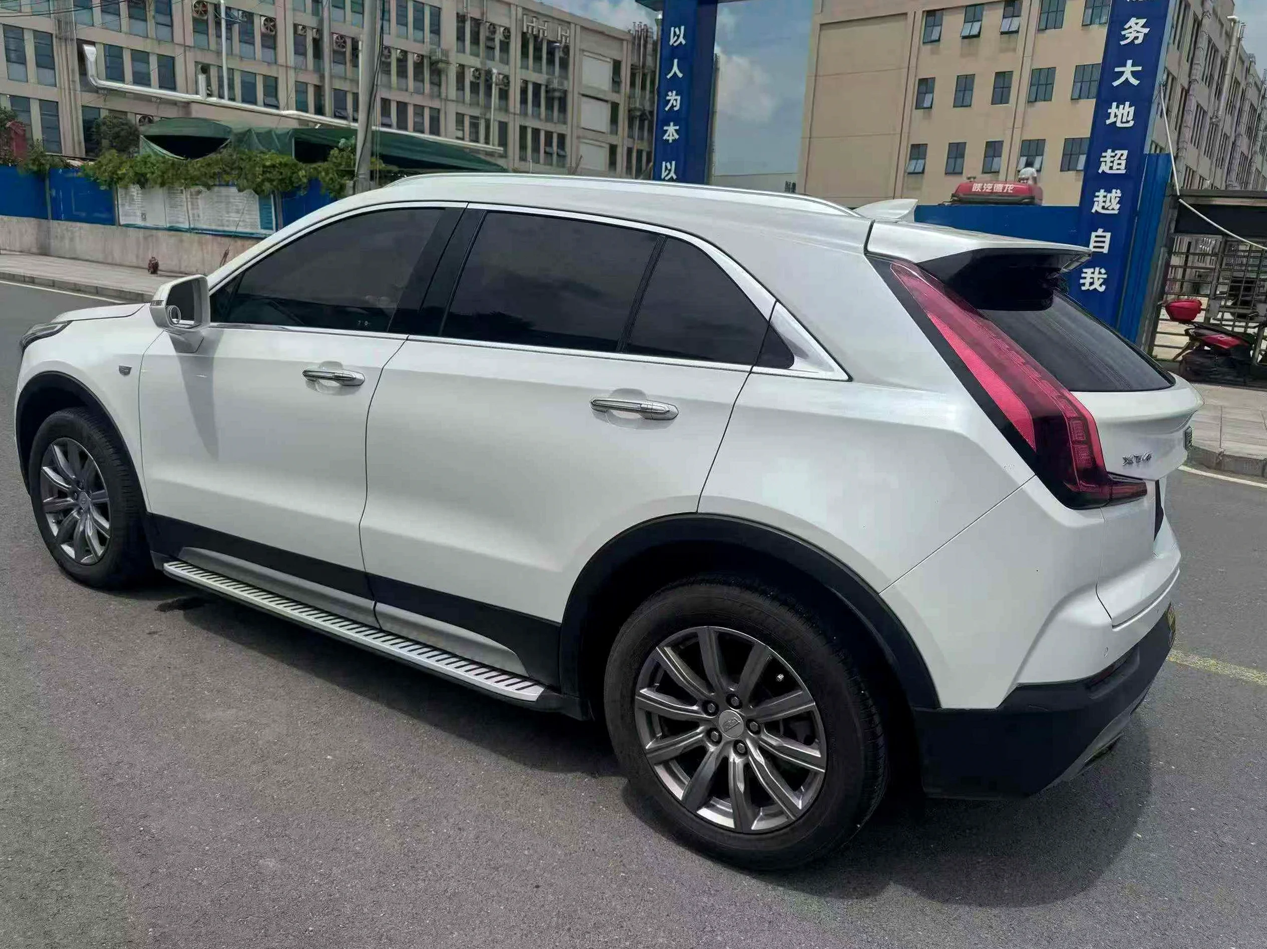 凯迪拉克XT4 内饰前排