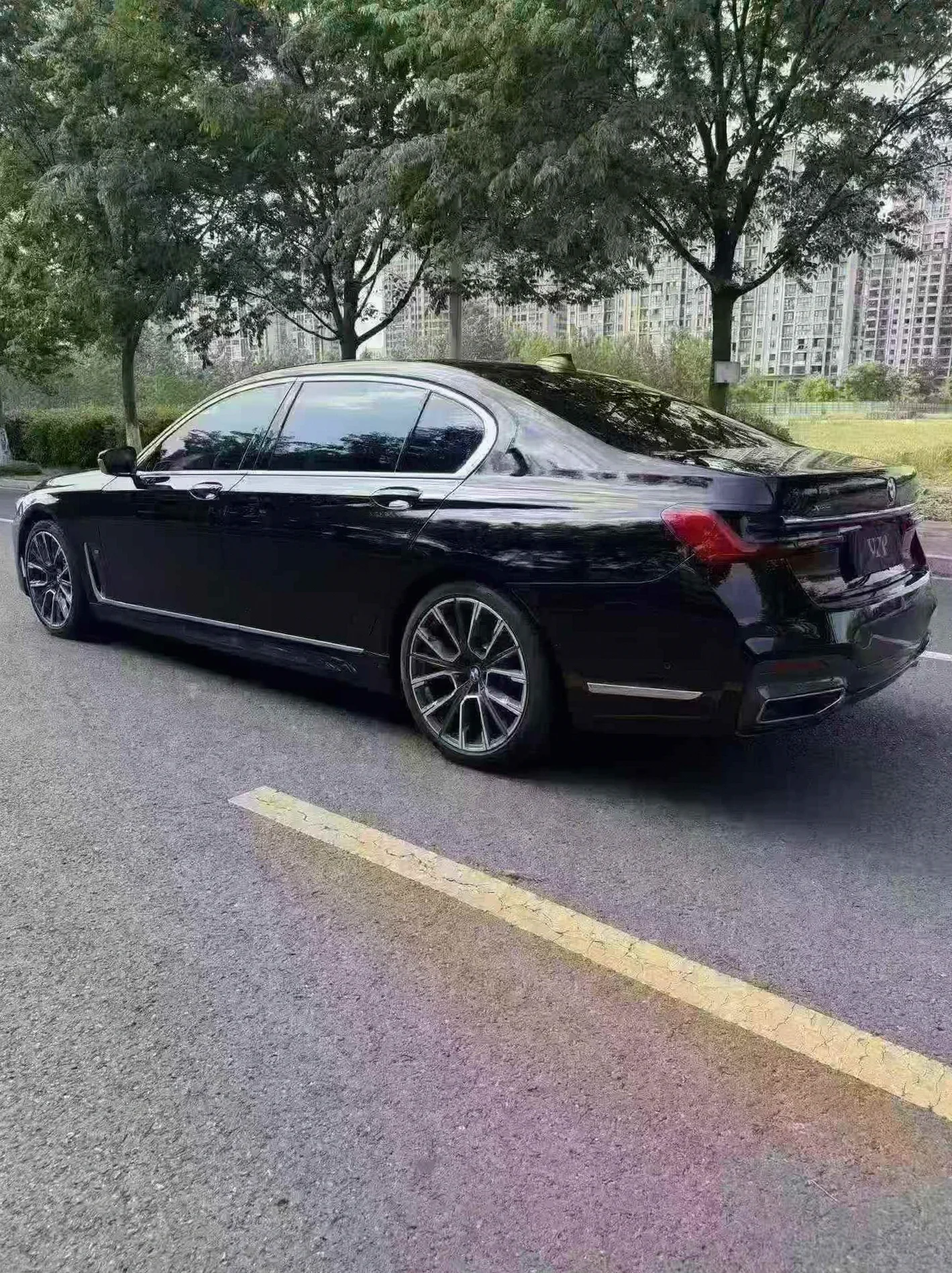宝马7系 后面外观一
