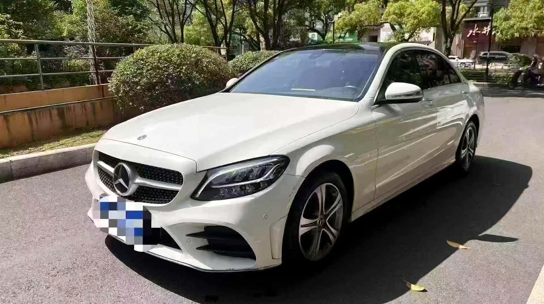奔驰C 正面外观二