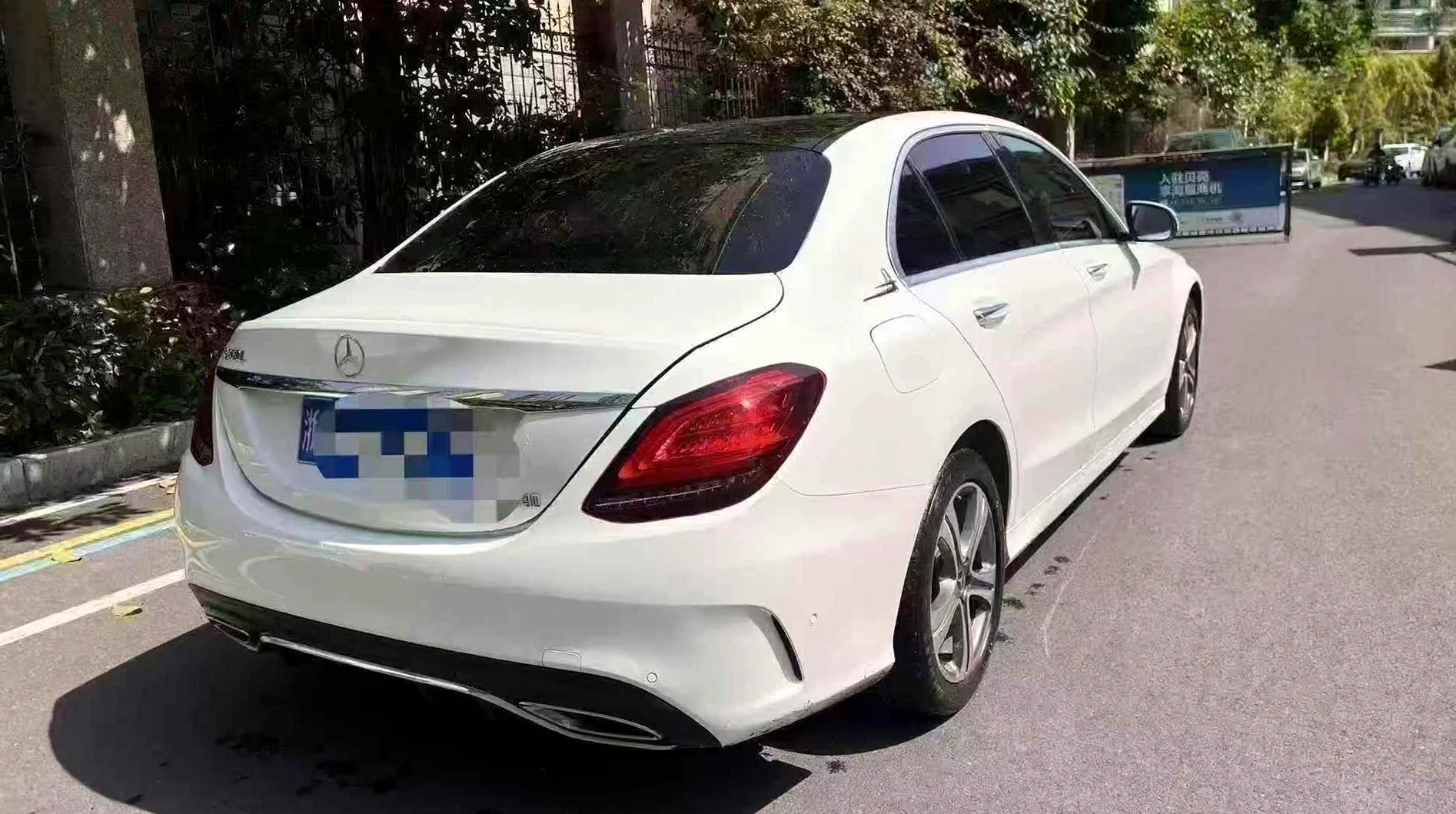 奔驰C 后面外观二