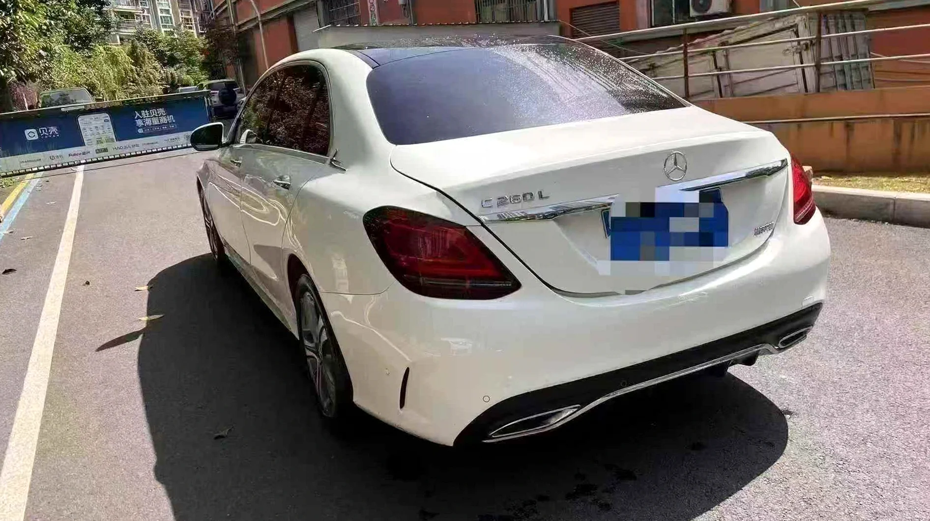 奔驰C 后面外观三
