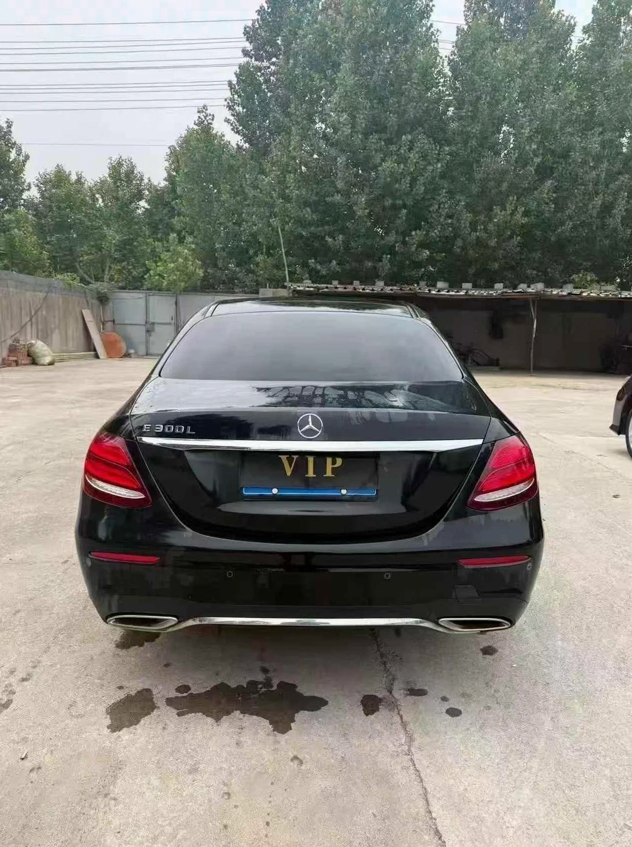 奔驰E 后面外观一