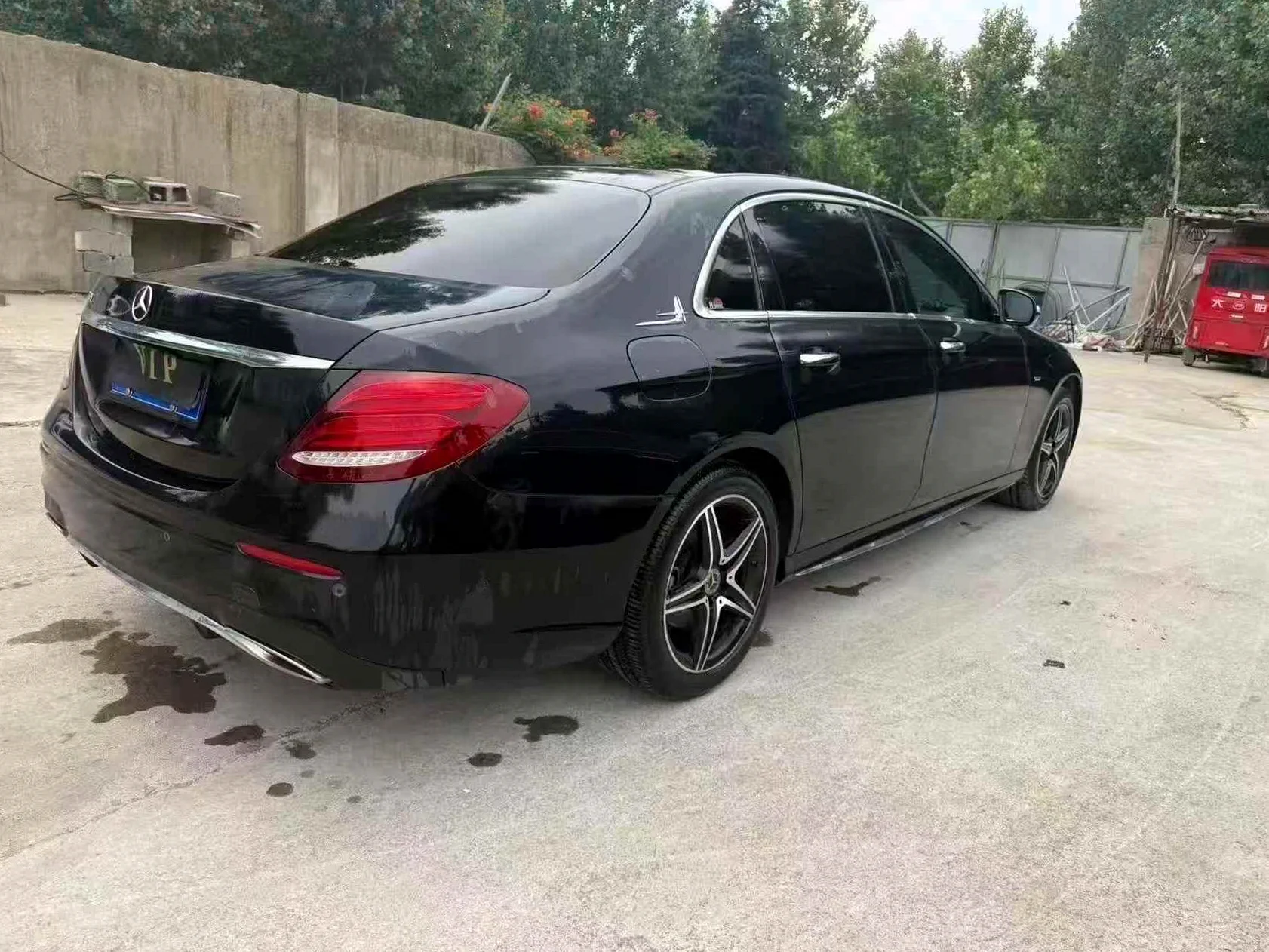 奔驰E 后面外观三