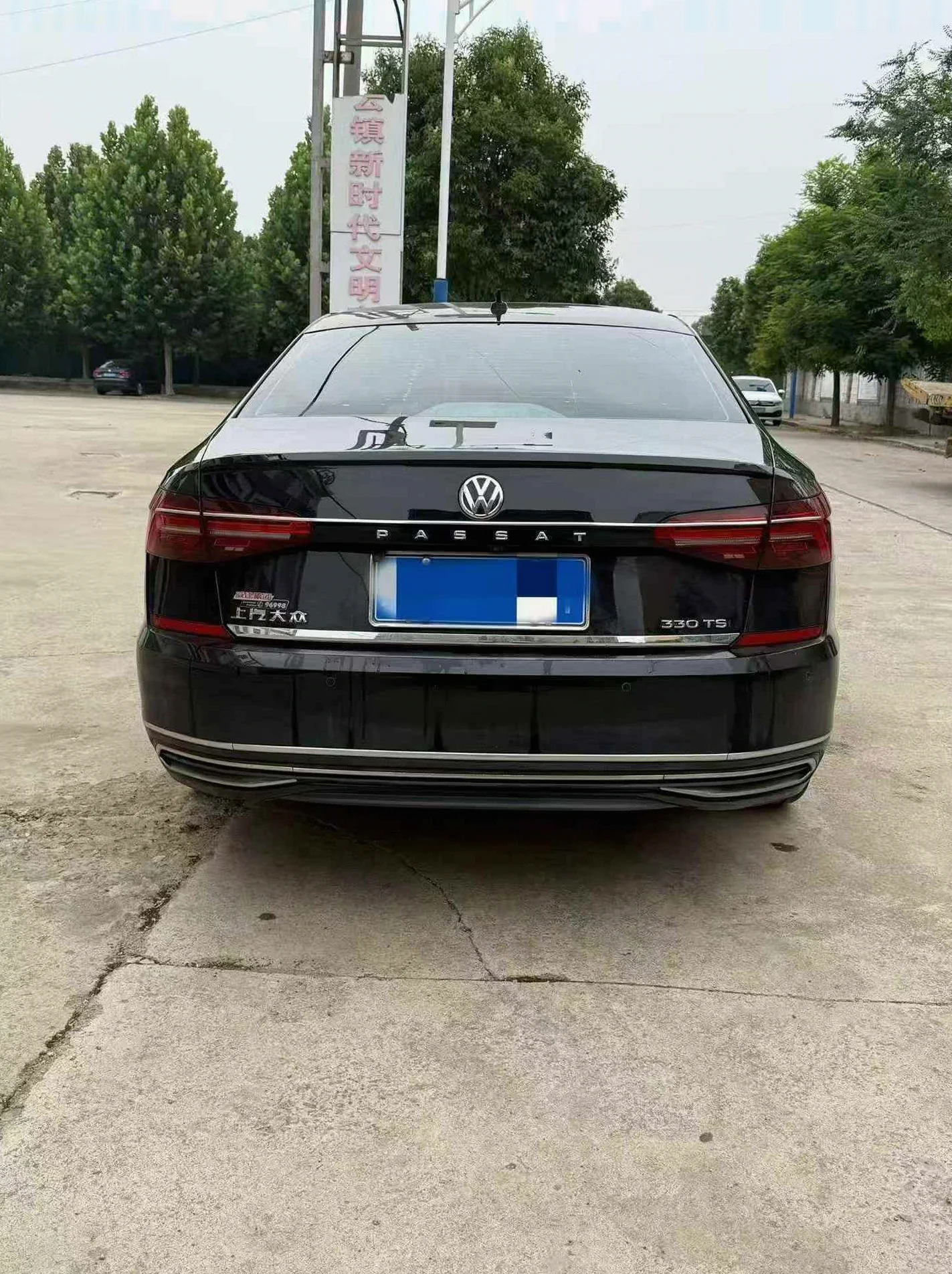 大众帕萨特 后面外观一