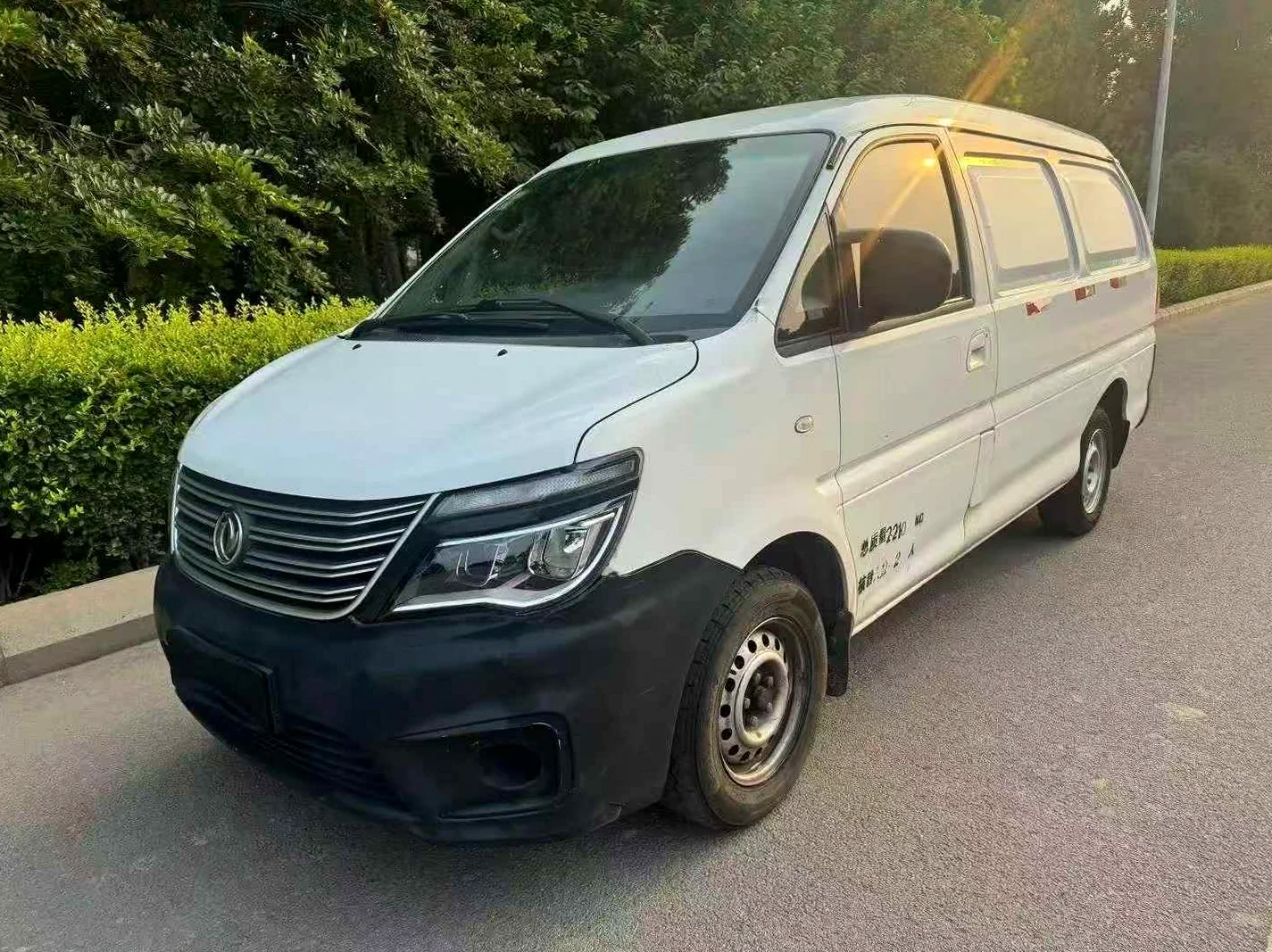 东风菱智 正面外观三