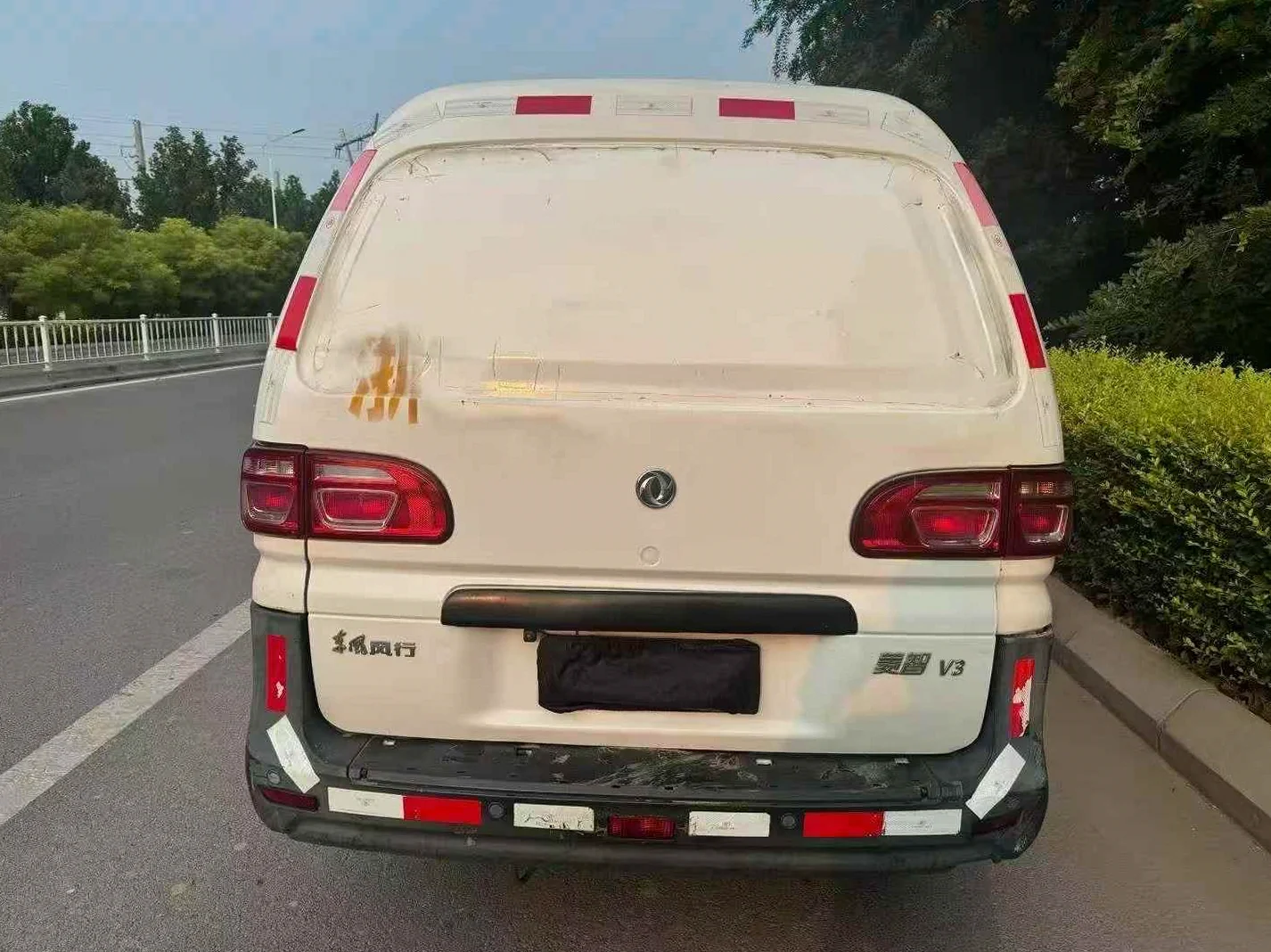 东风菱智 后面外观二
