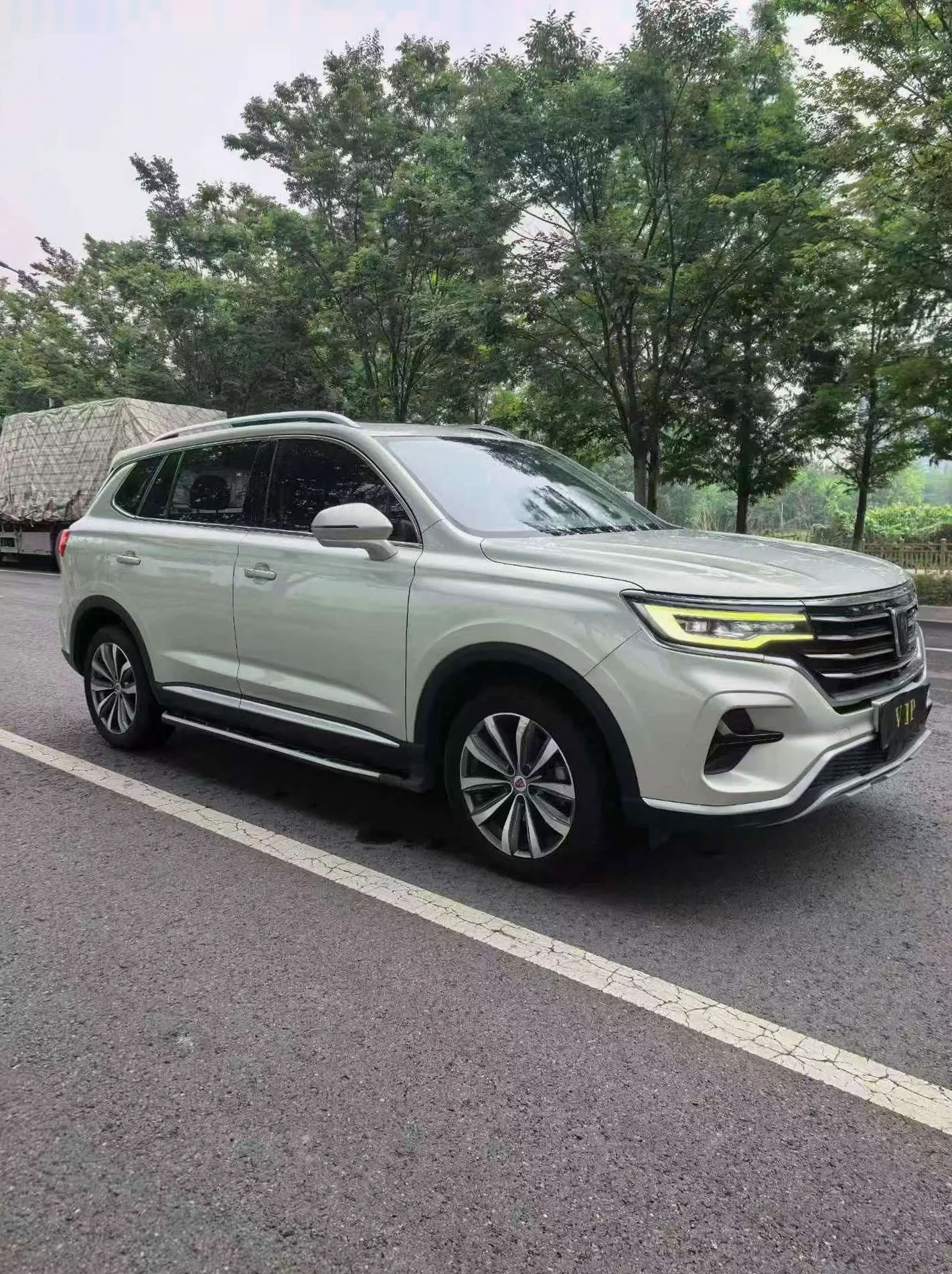 荣威RX5 正面外观二