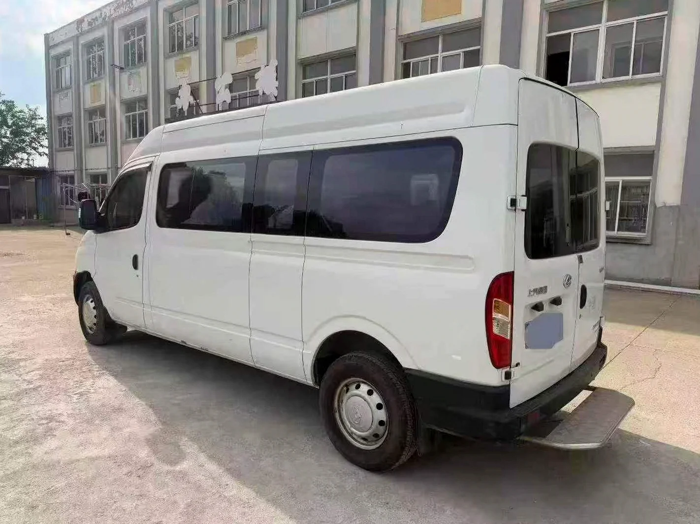 大通V80 后面外观二