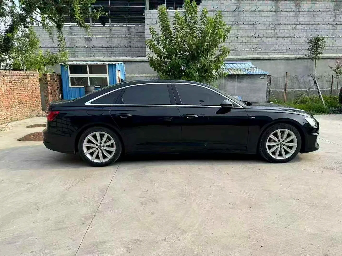 奥迪A6L 后面外观三