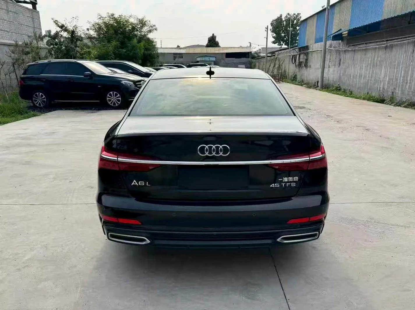 奥迪A6L 后面外观一