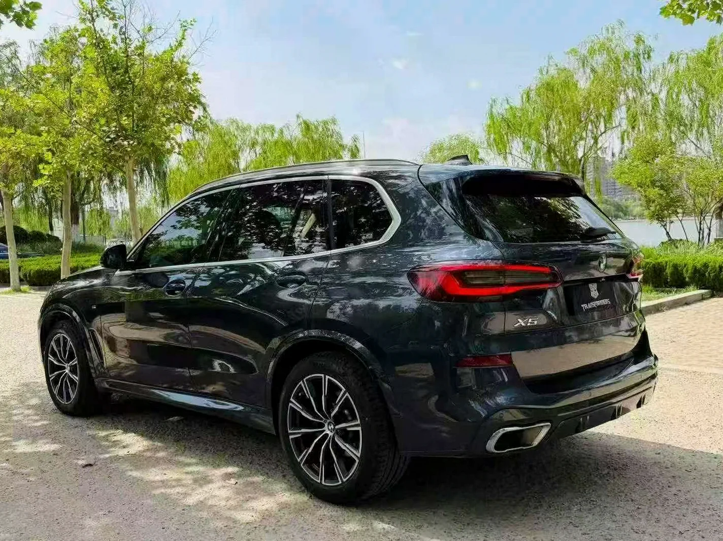 宝马X5 后面外观三