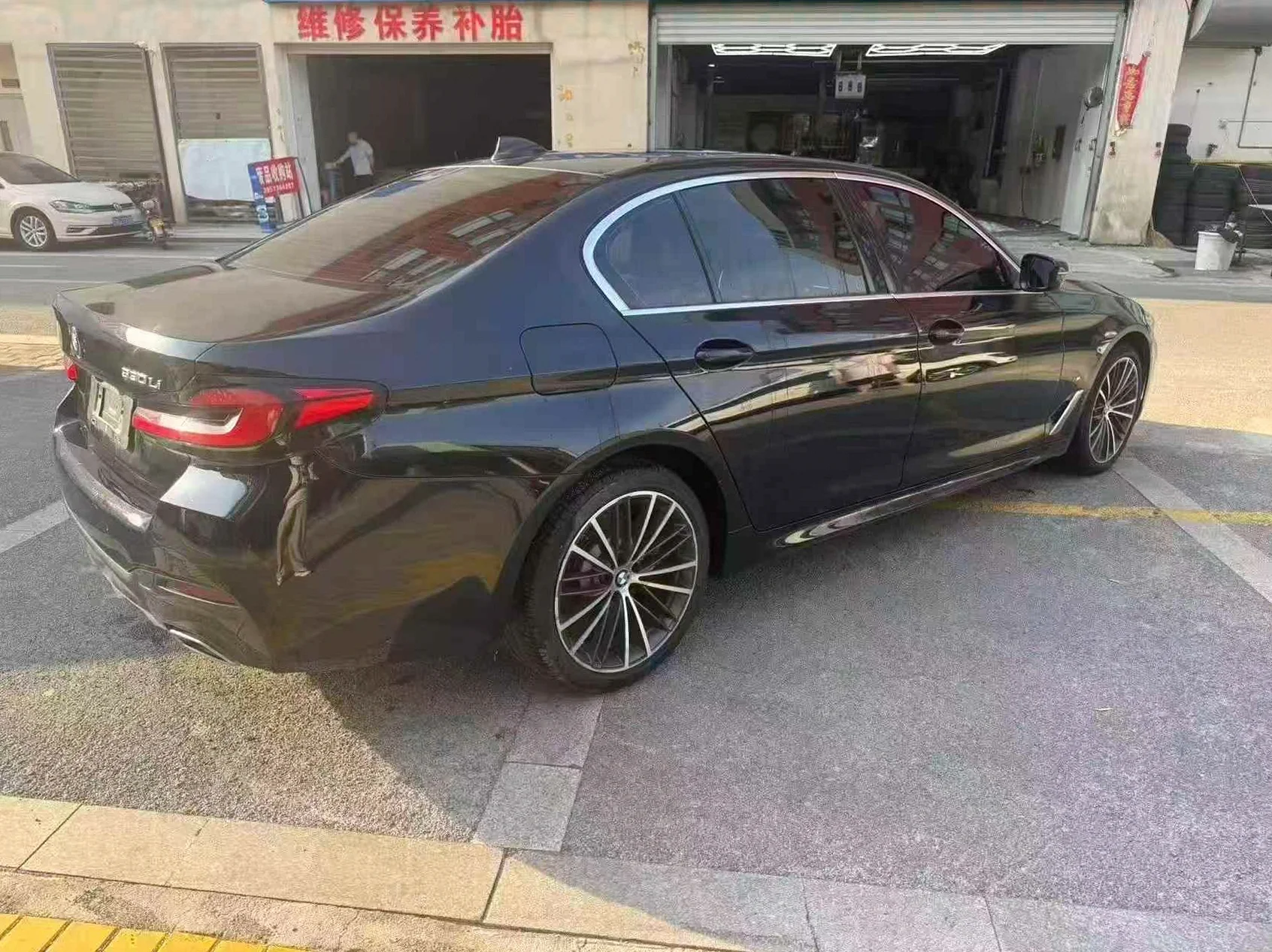 宝马5系 后面外观一