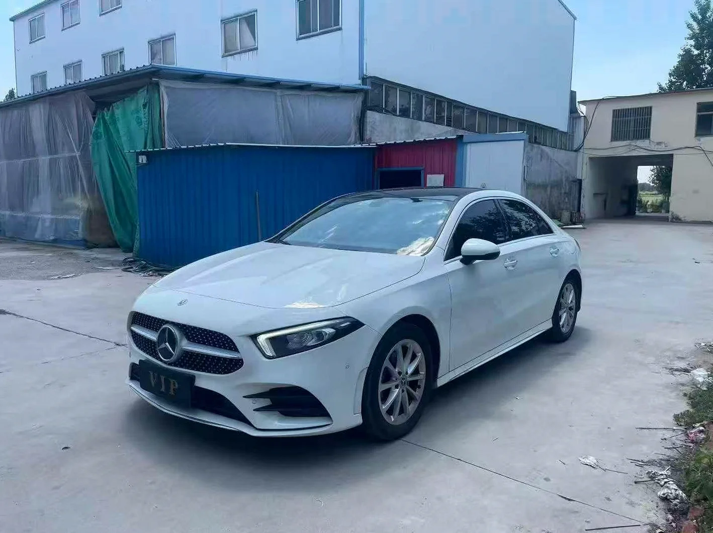 奔驰A 正面外观三
