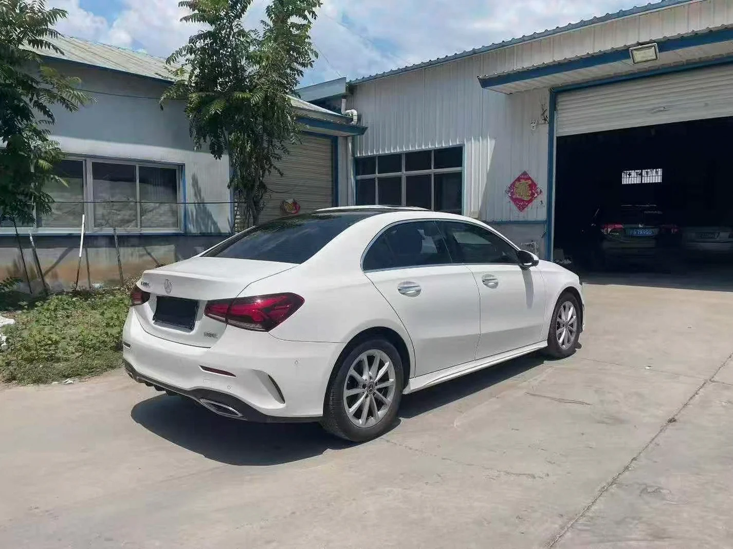 奔驰A 后面外观一