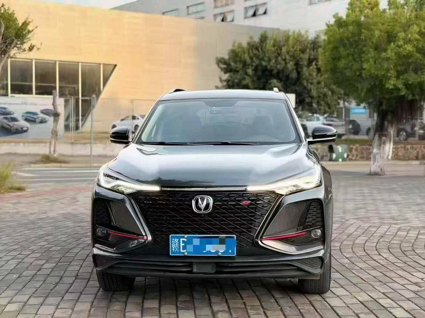 长安汽车CS75 正面外观二