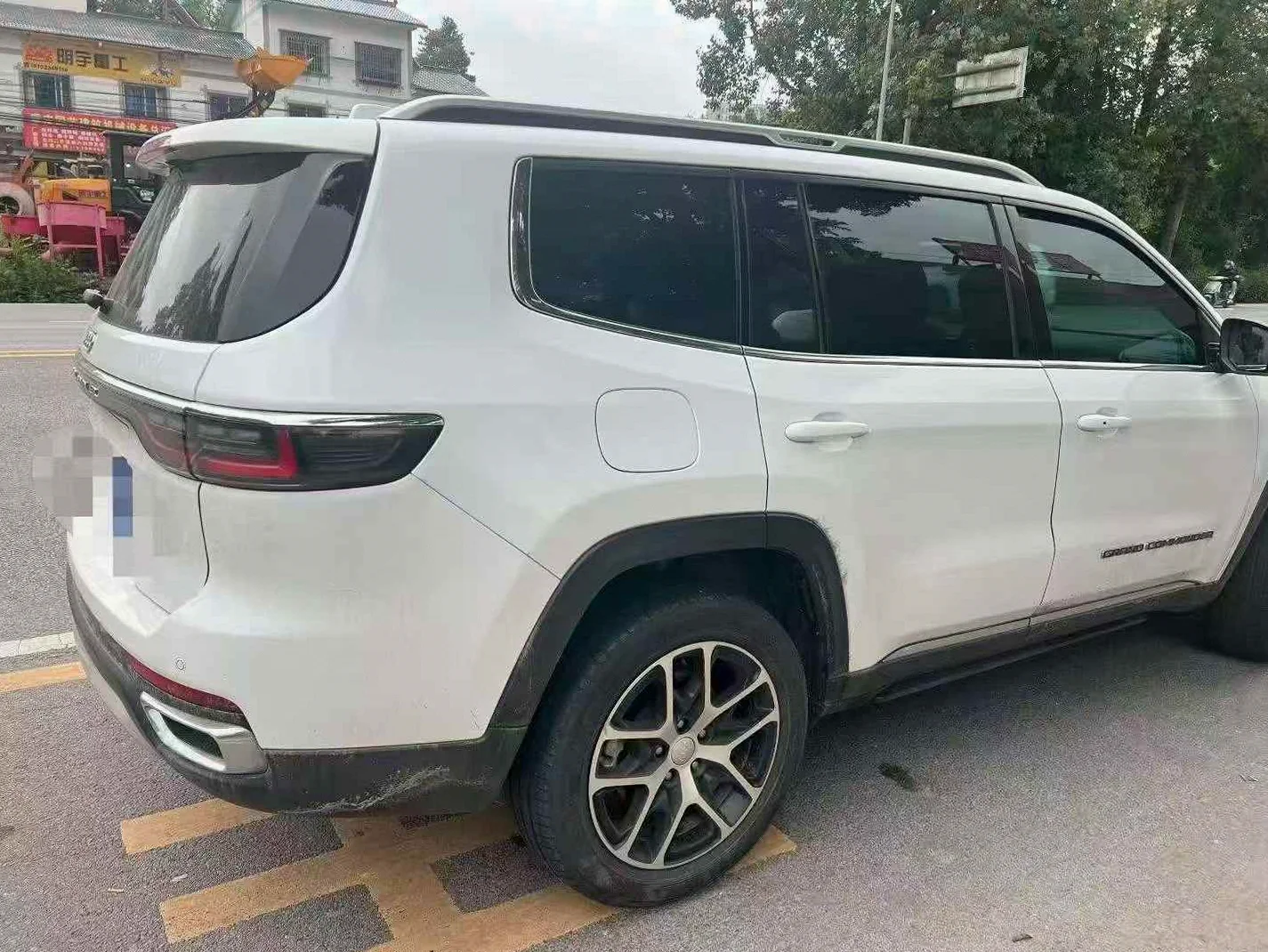 Jeep指挥官 后面外观一