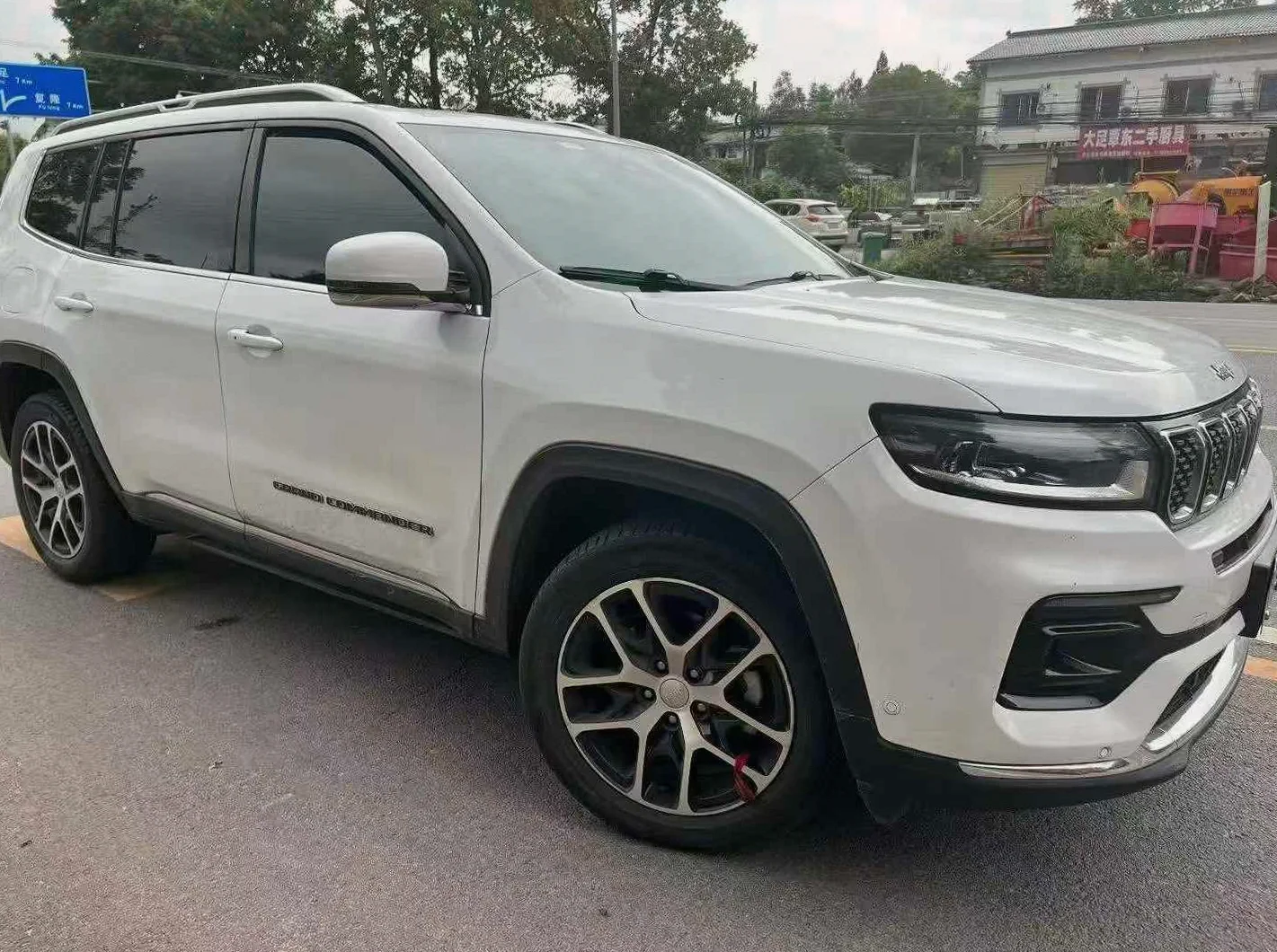 Jeep指挥官 正面外观三