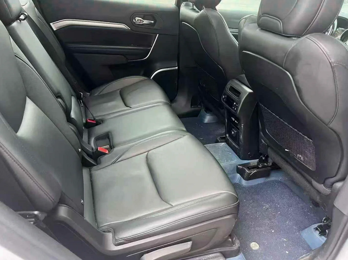 Jeep指挥官 内饰后排