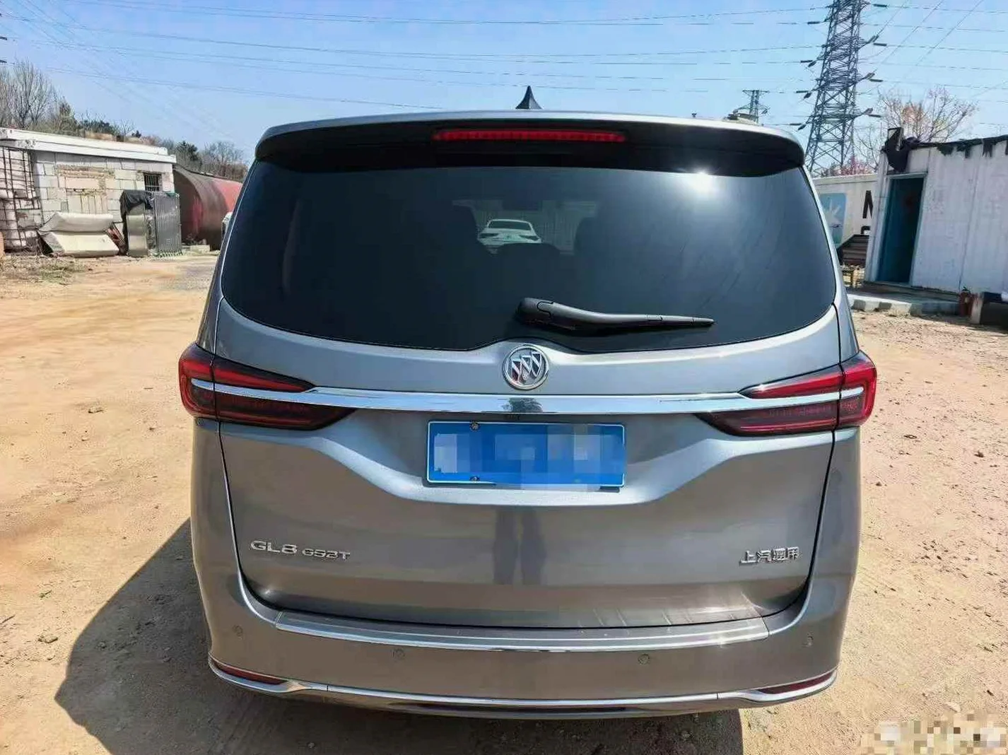 别克GL8 后面外观一