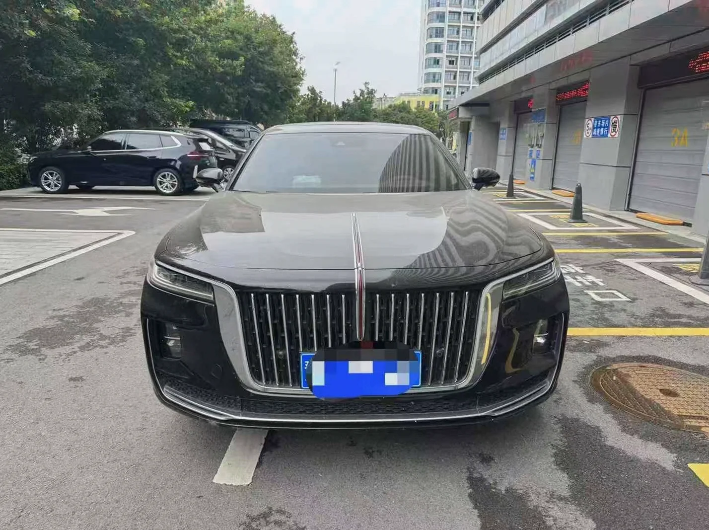 红旗H9 正面外观二