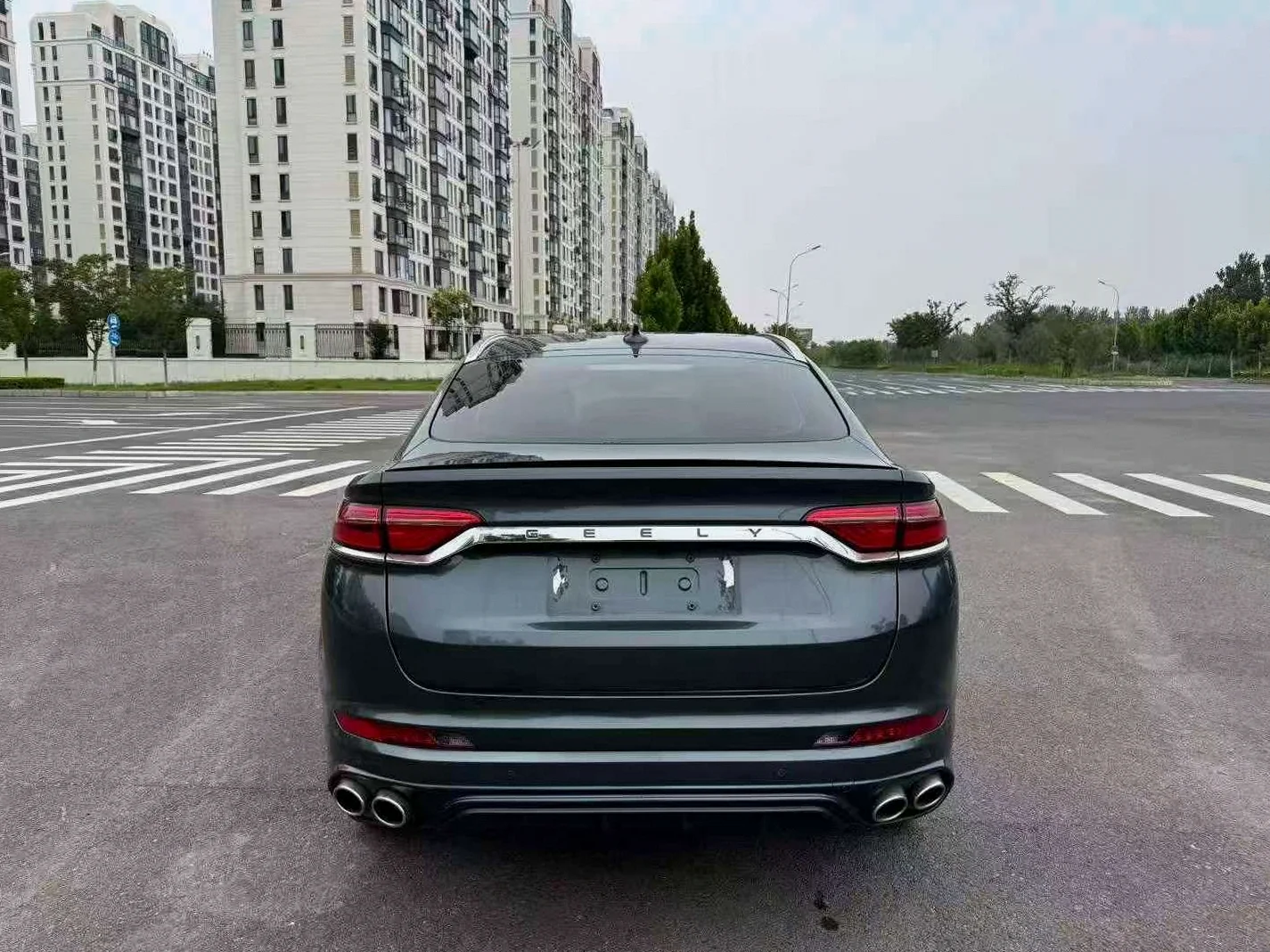 吉利星越 后面外观一