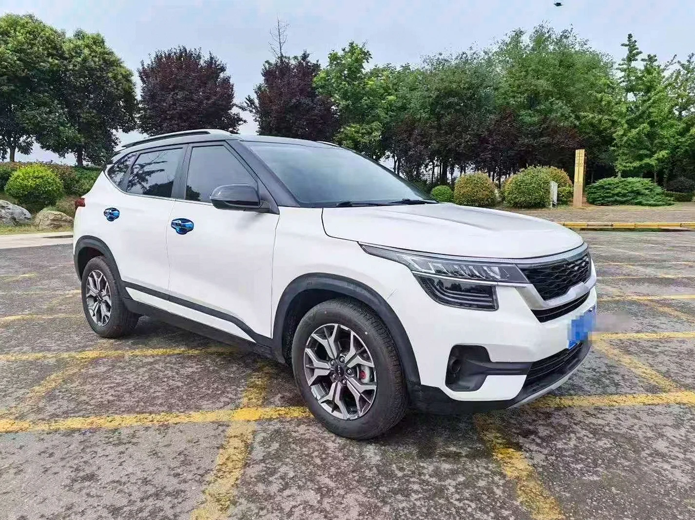 起亚KX3 正面外观三