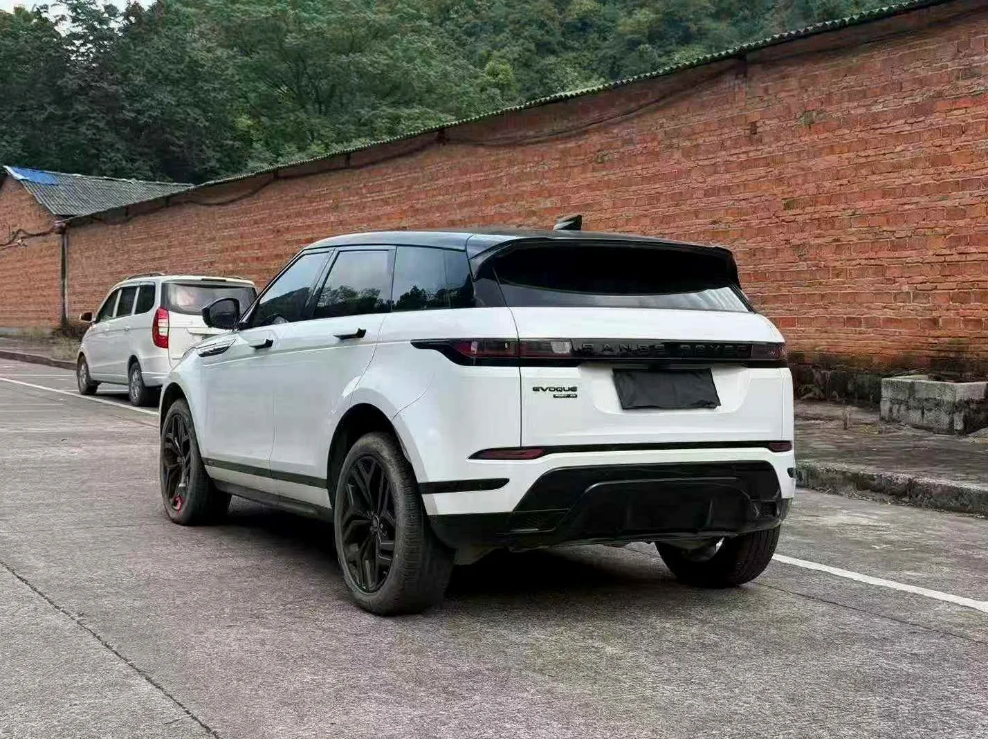 路虎极光 后面外观一