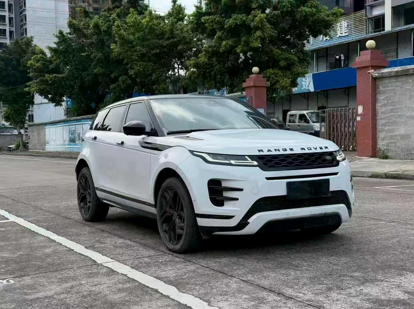 路虎极光 正面外观三
