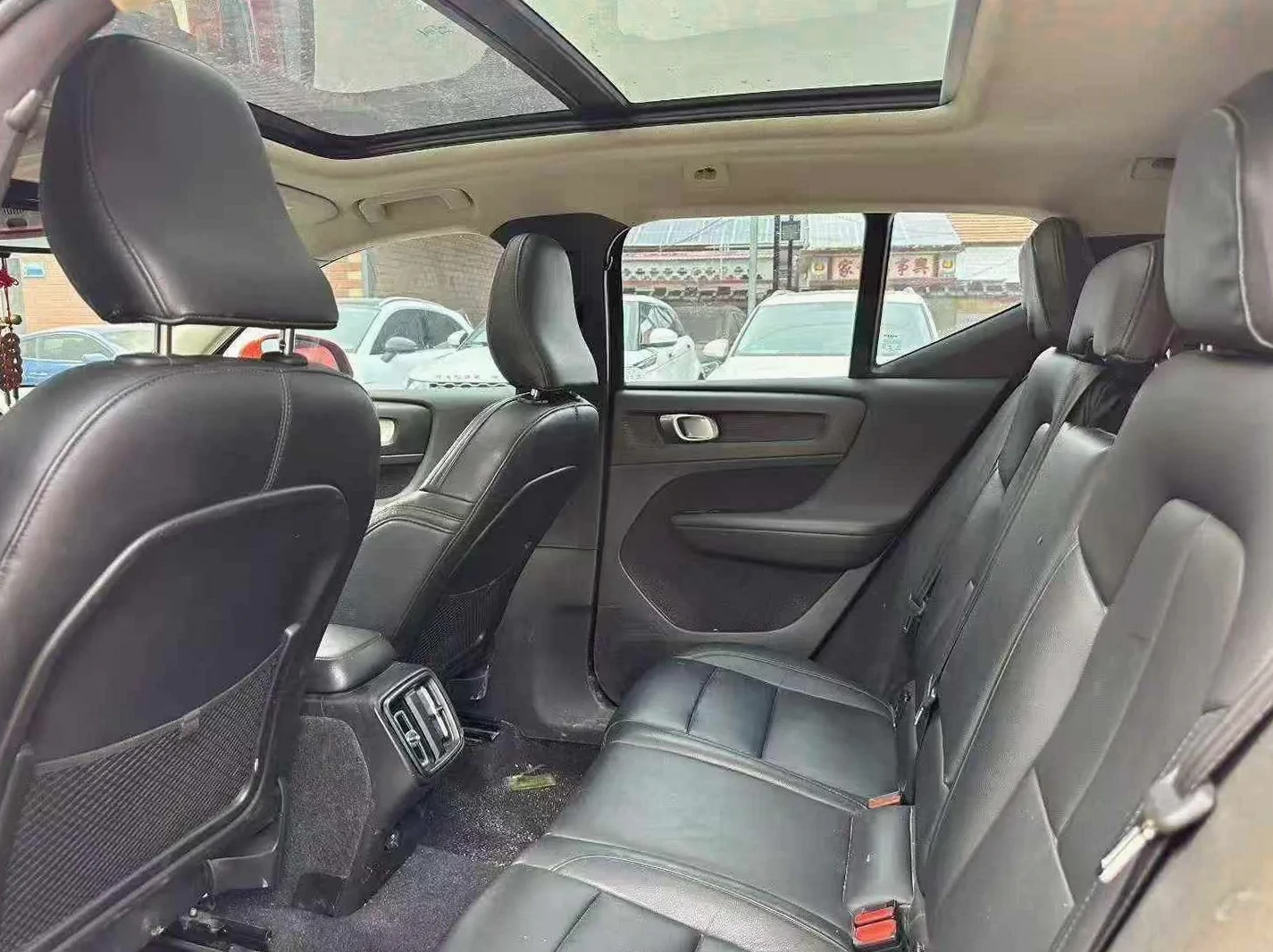 沃尔沃XC40 内饰后排