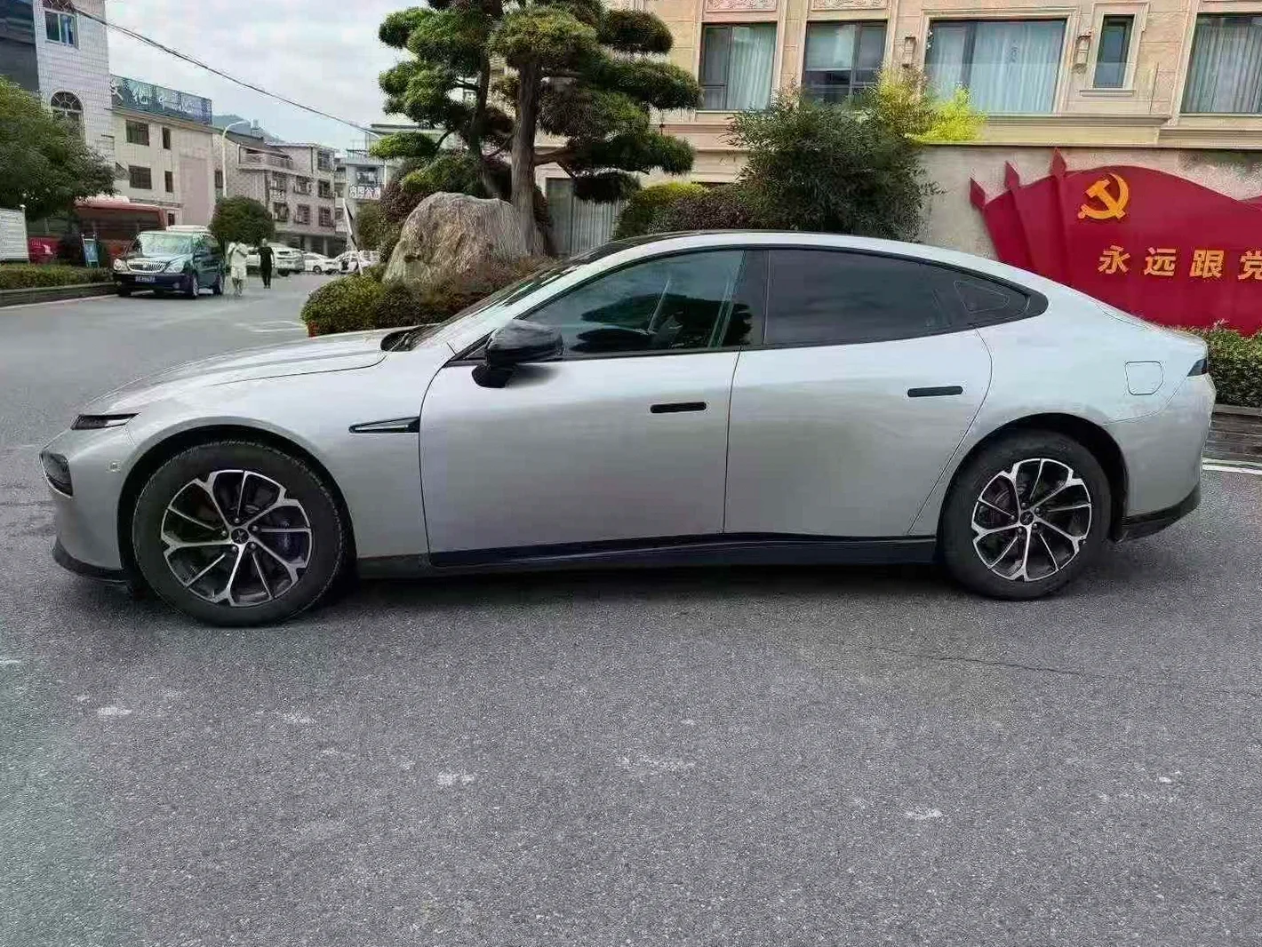 小鹏汽车p7 后面外观一