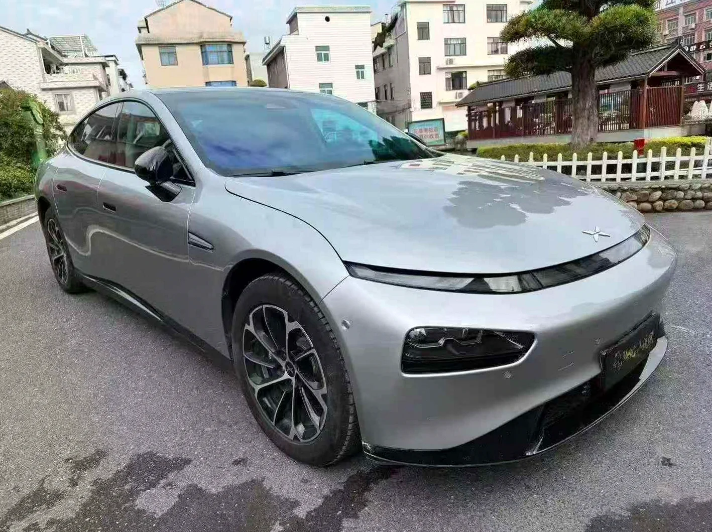 小鹏汽车p7 正面外观三