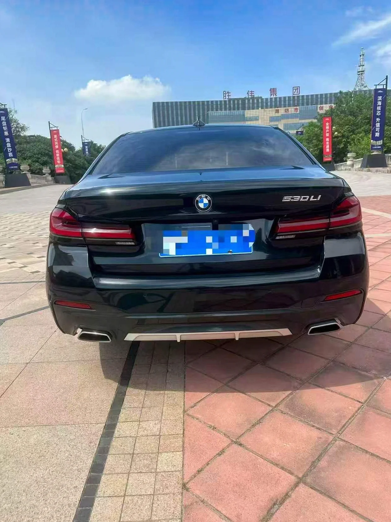 宝马5系 后面外观一