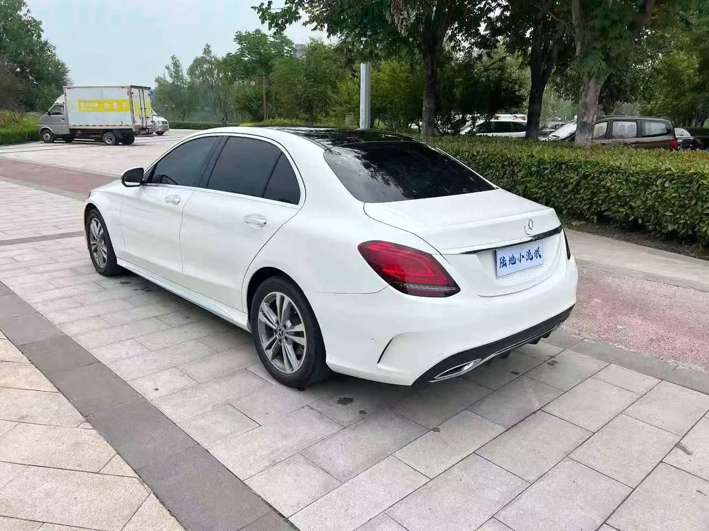 奔驰C 后面外观二