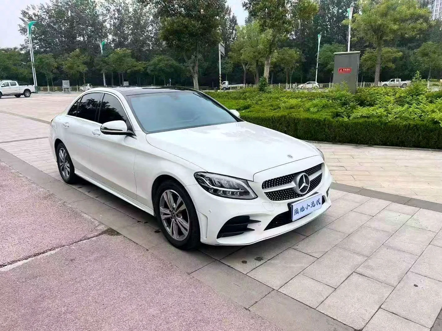 奔驰C 正面外观二