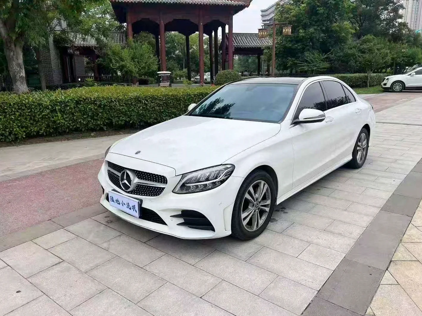 奔驰C 正面外观三