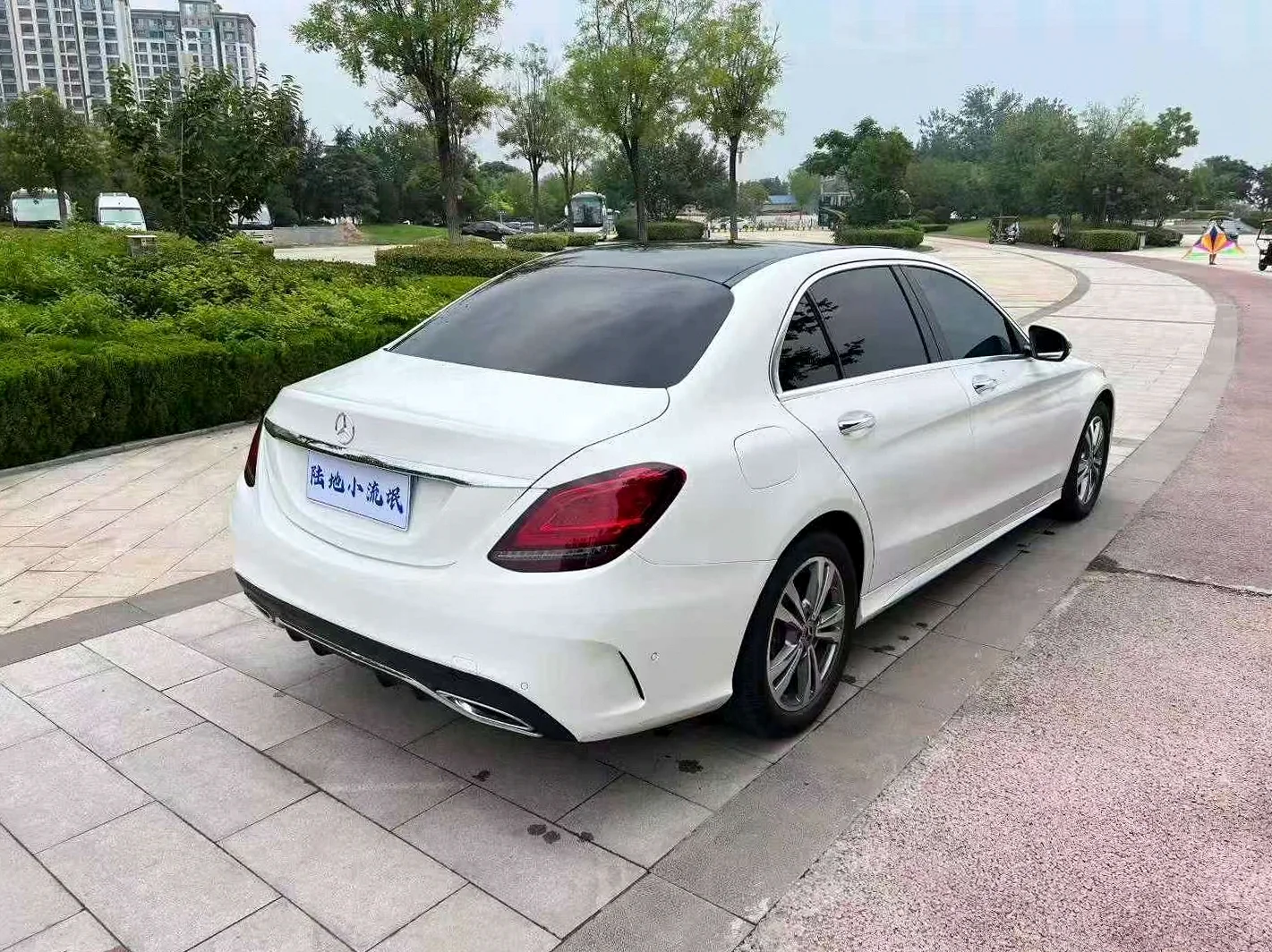 奔驰C 后面外观三