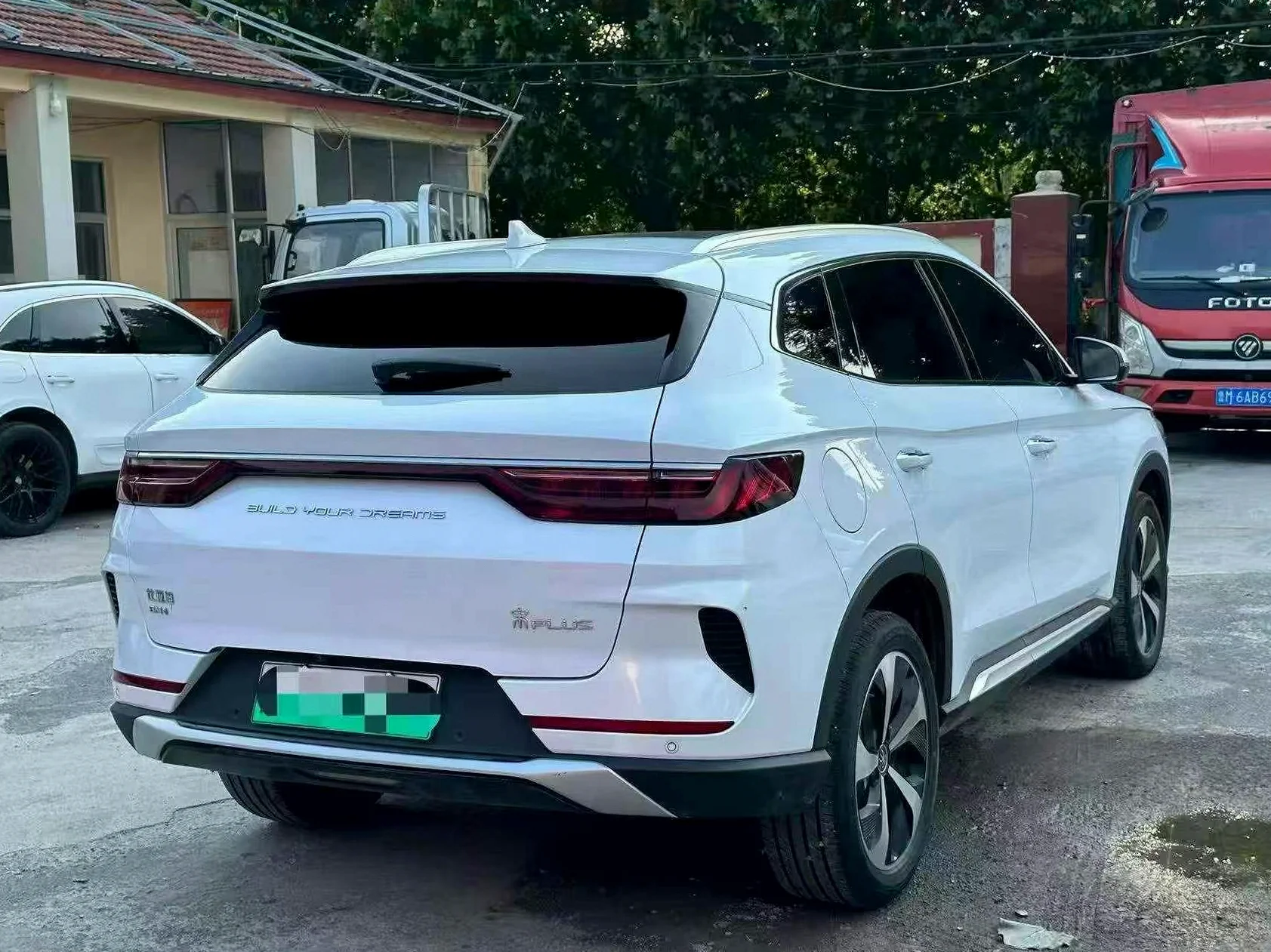 比亚迪宋PLUS 后面外观三
