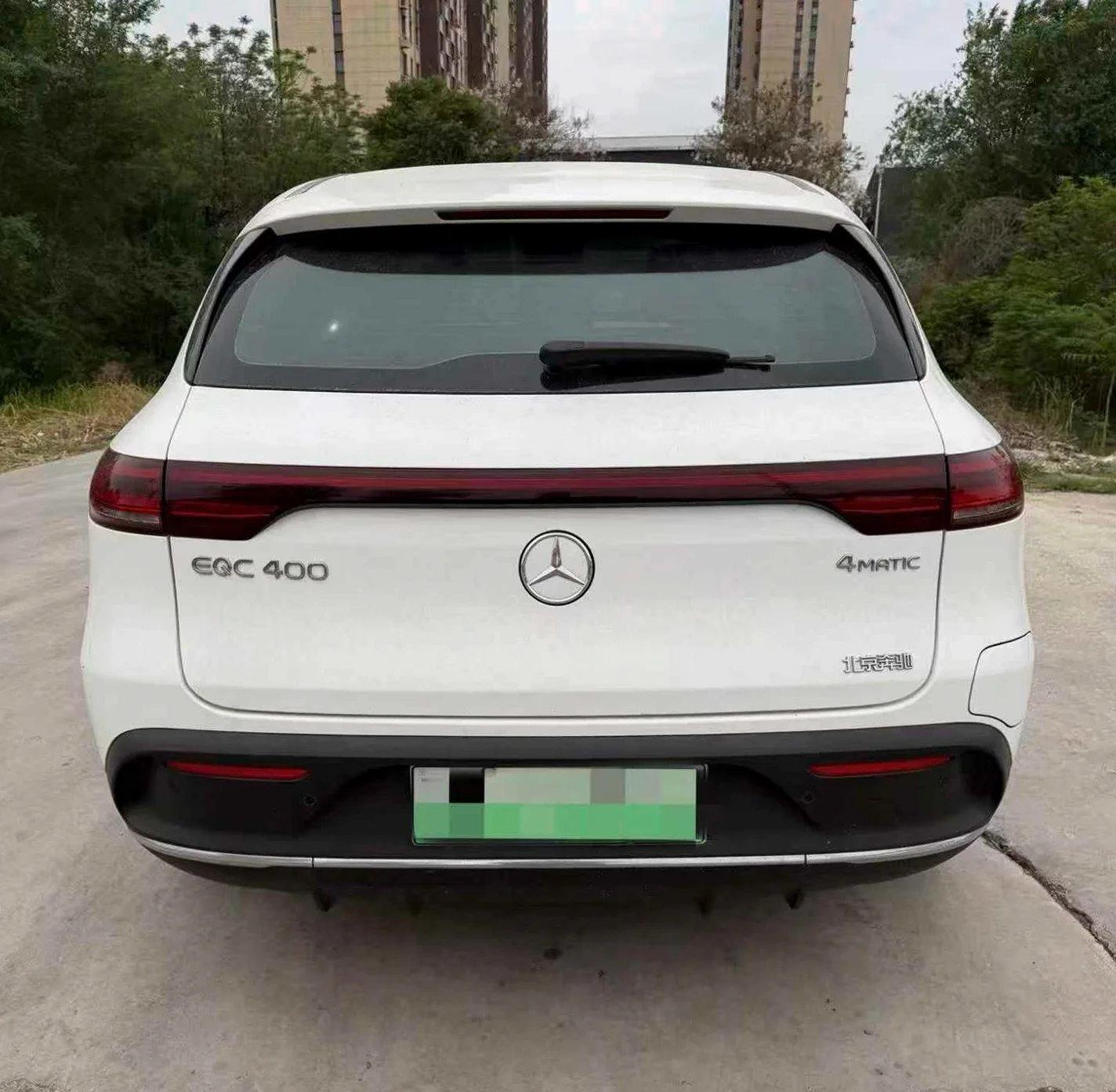 奔驰EQC 后面外观三