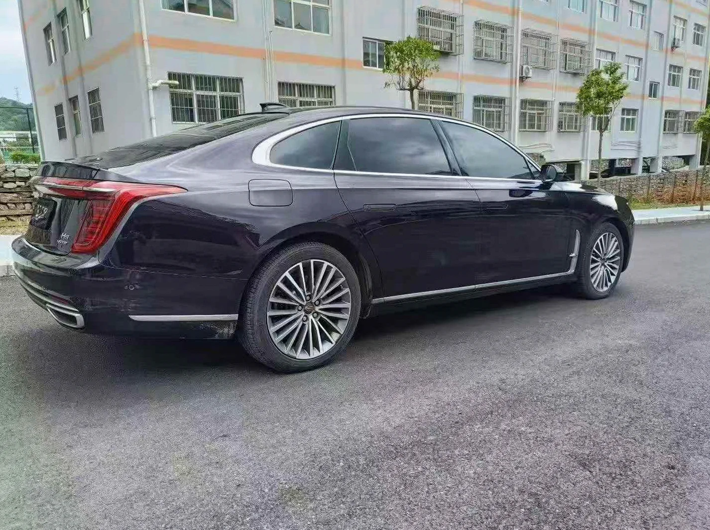 红旗H9 后面外观三