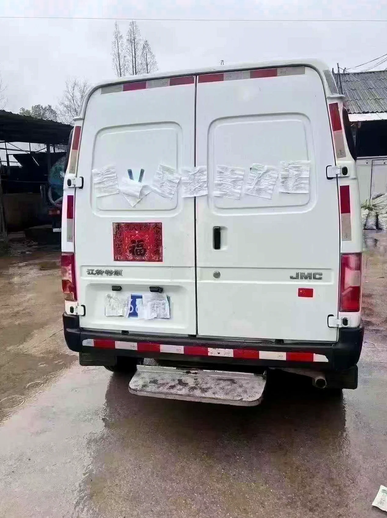 江铃特顺 后面外观一