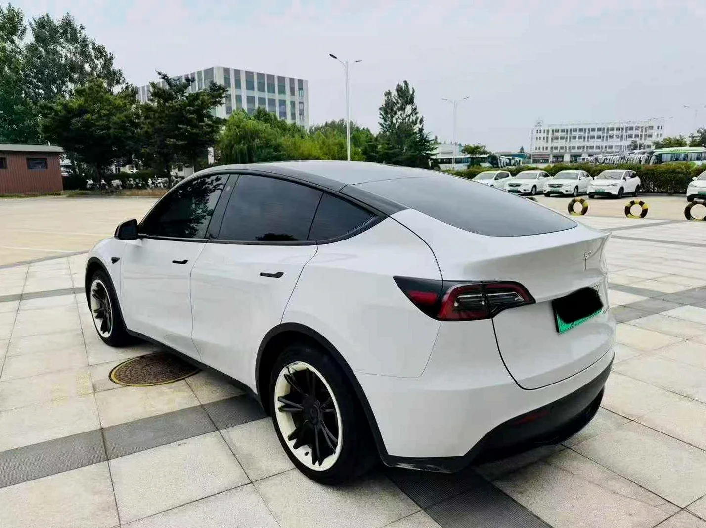 特斯拉MODEL 后面外观二