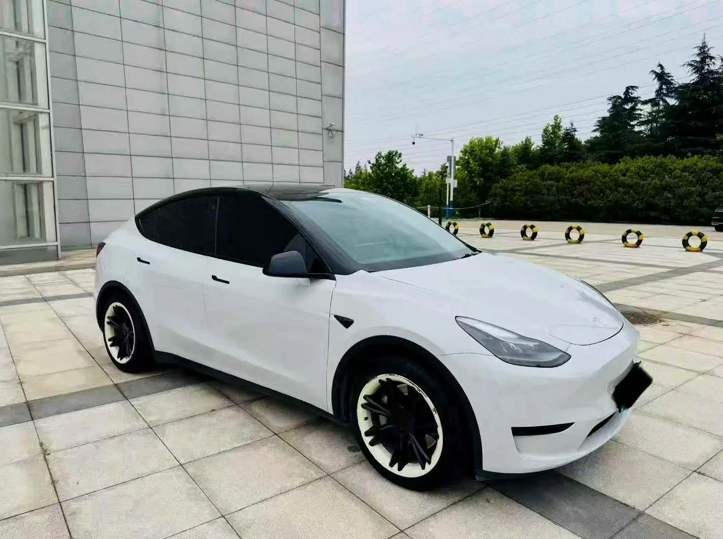 特斯拉MODEL 正面外观三