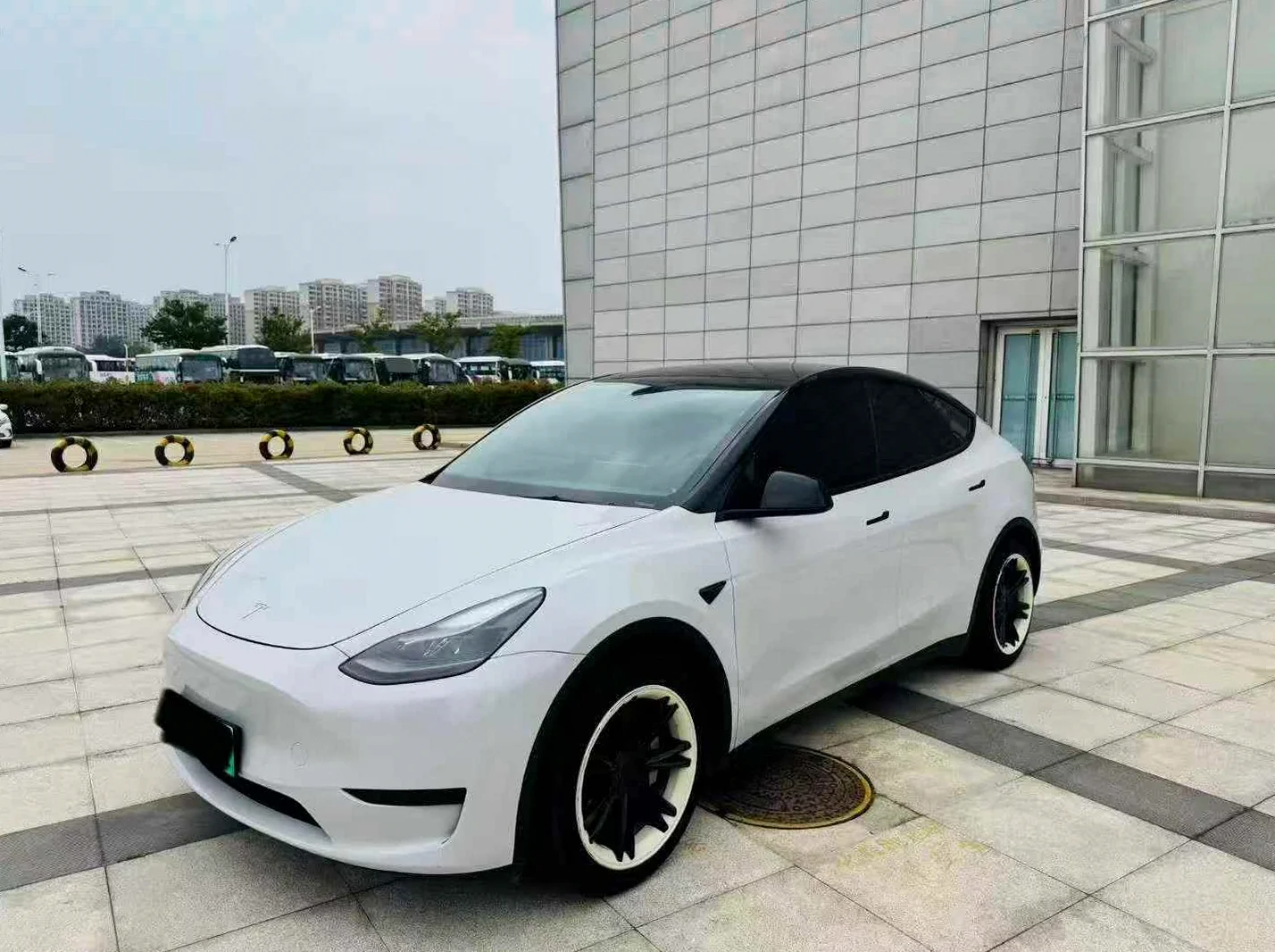 特斯拉MODEL 正面外观二