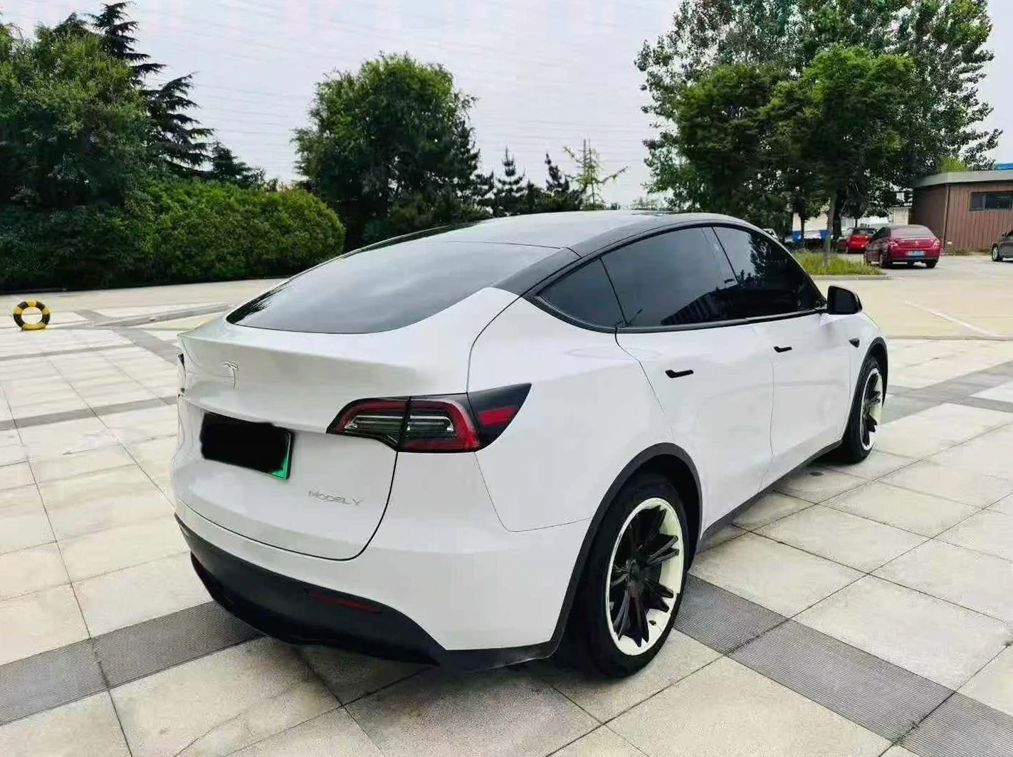 特斯拉MODEL 后面外观一
