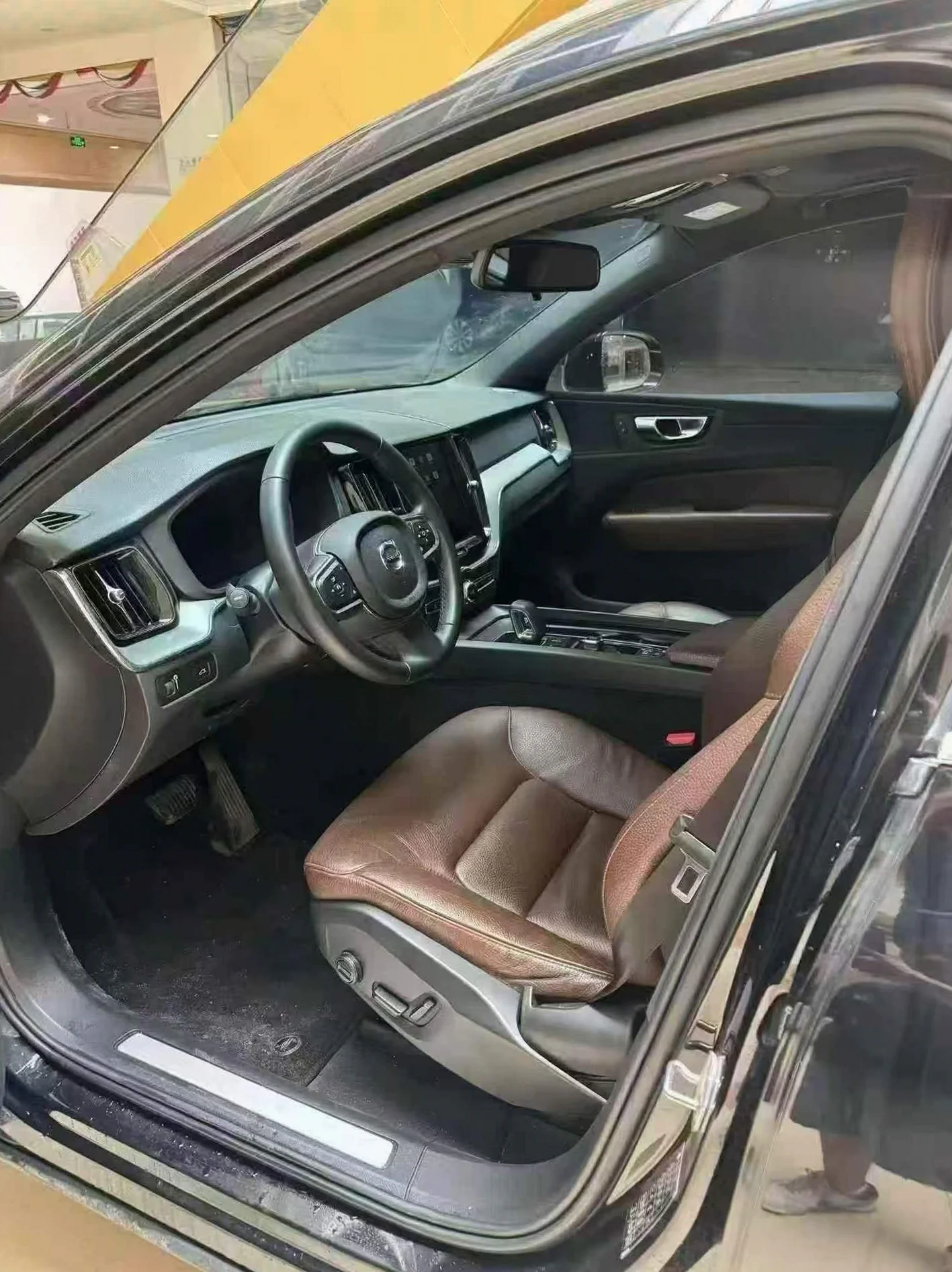 沃尔沃XC60 后面外观一