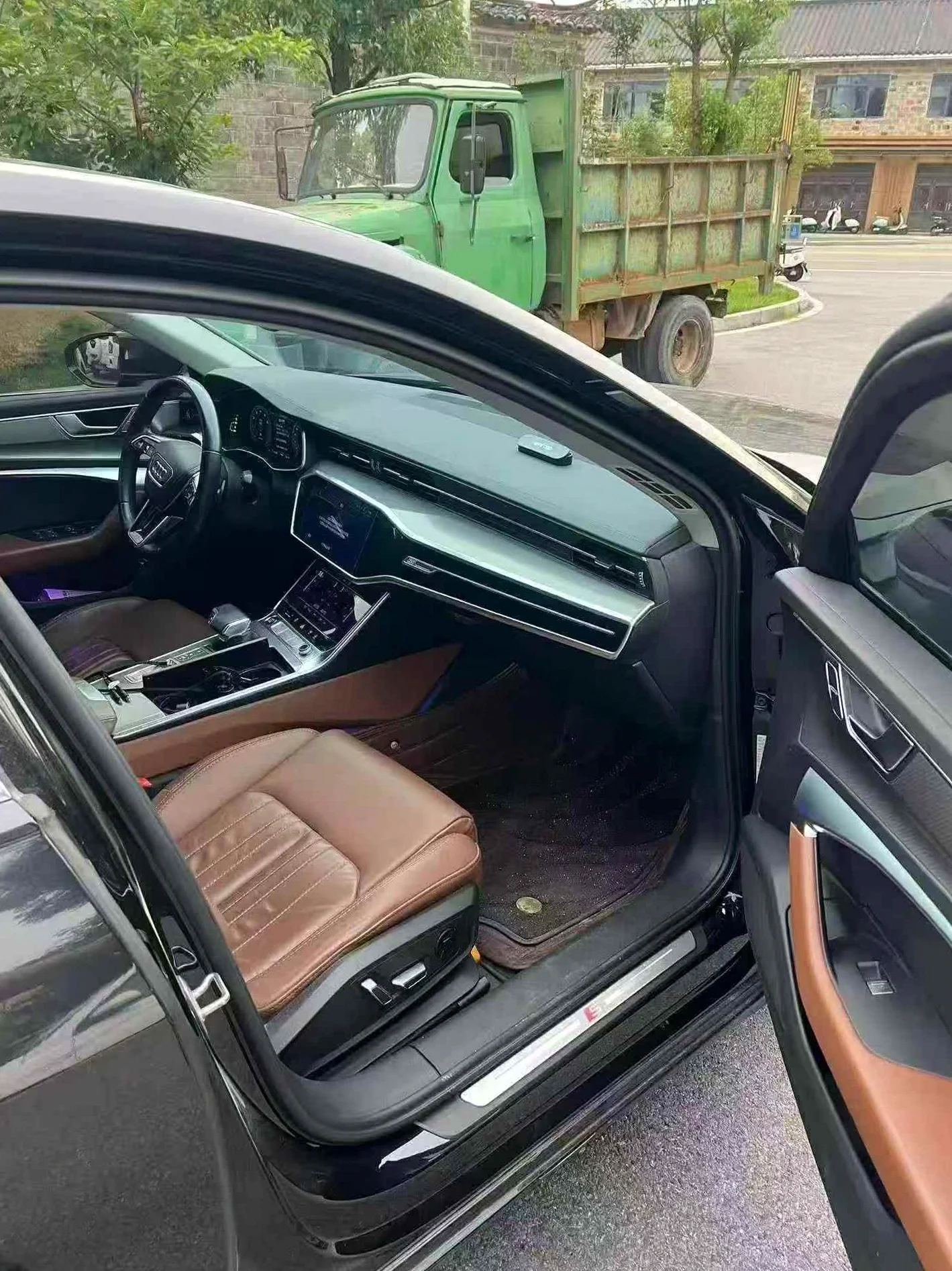 奥迪A6L 后面外观三