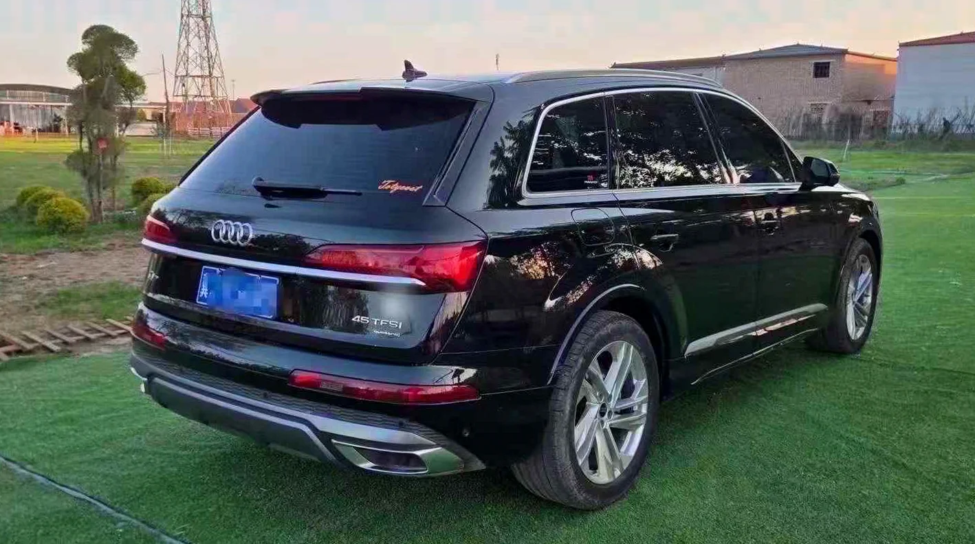 奥迪Q7 后面外观一