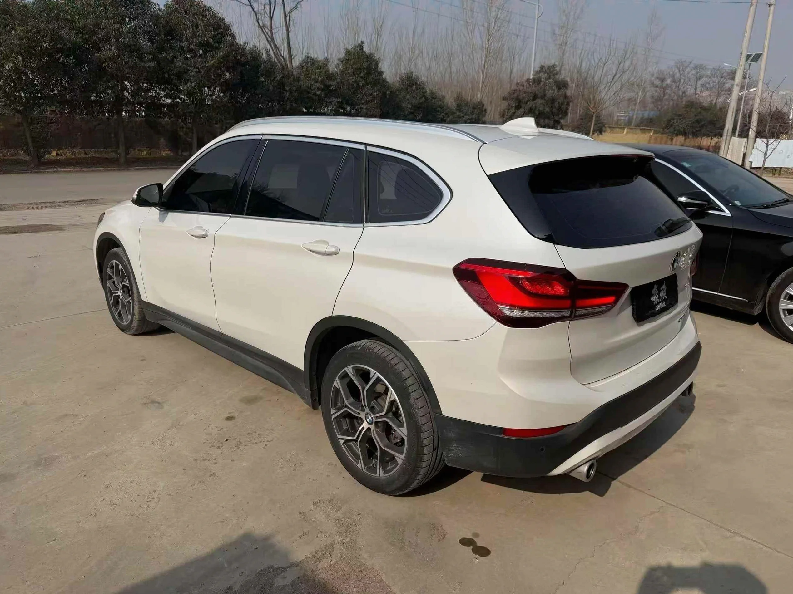 宝马X1 后面外观一