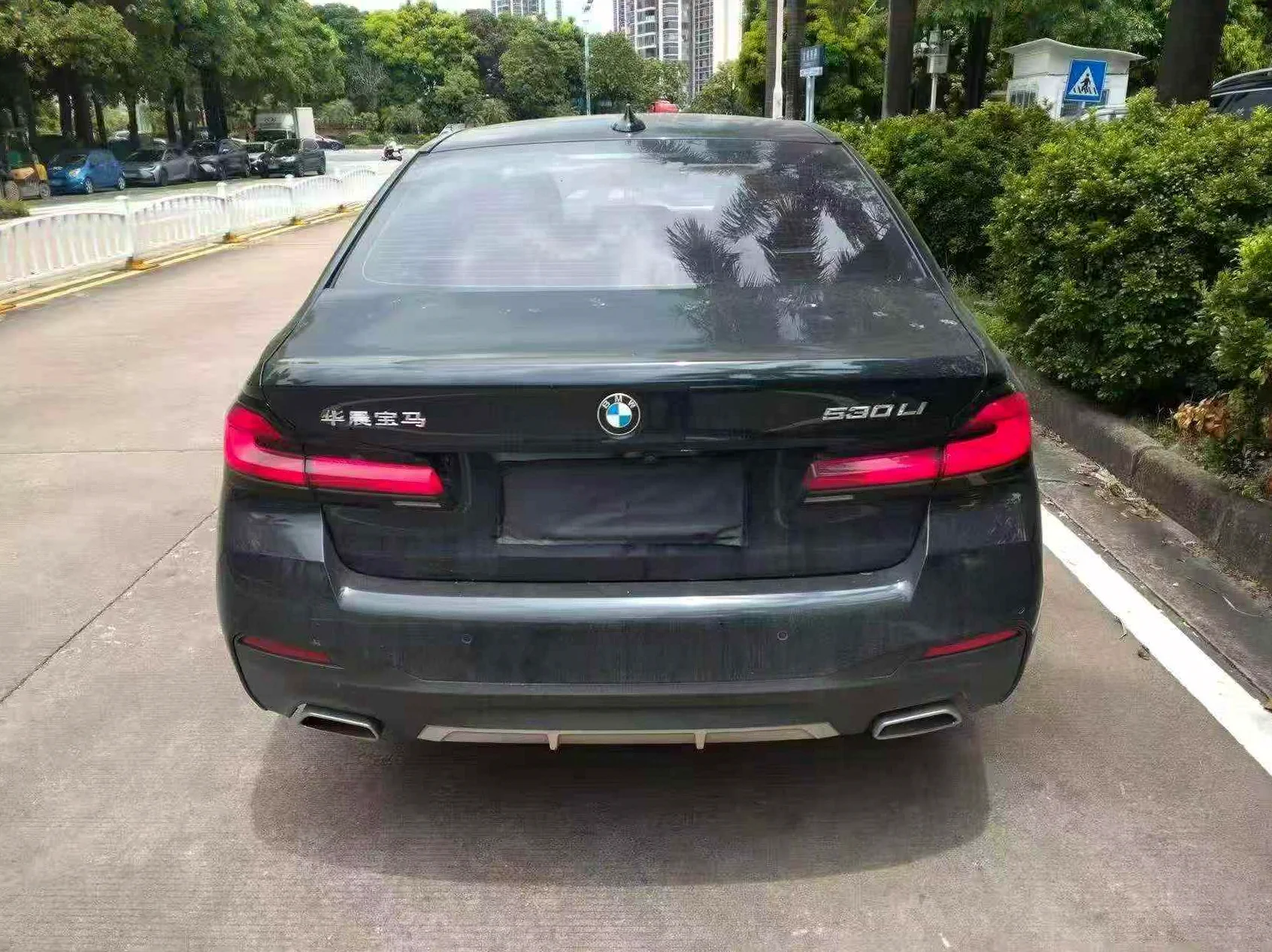 宝马5系 后面外观一